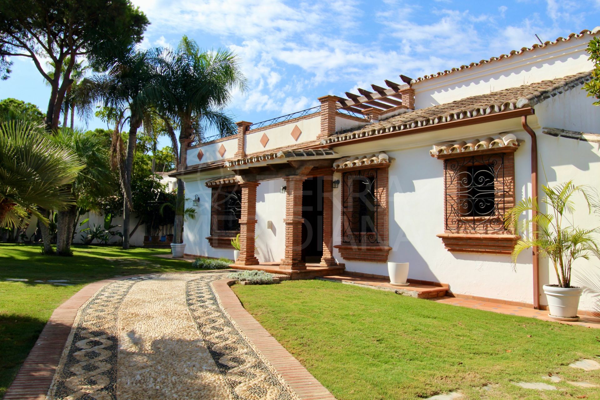 Villa in El Presidente, Estepona
