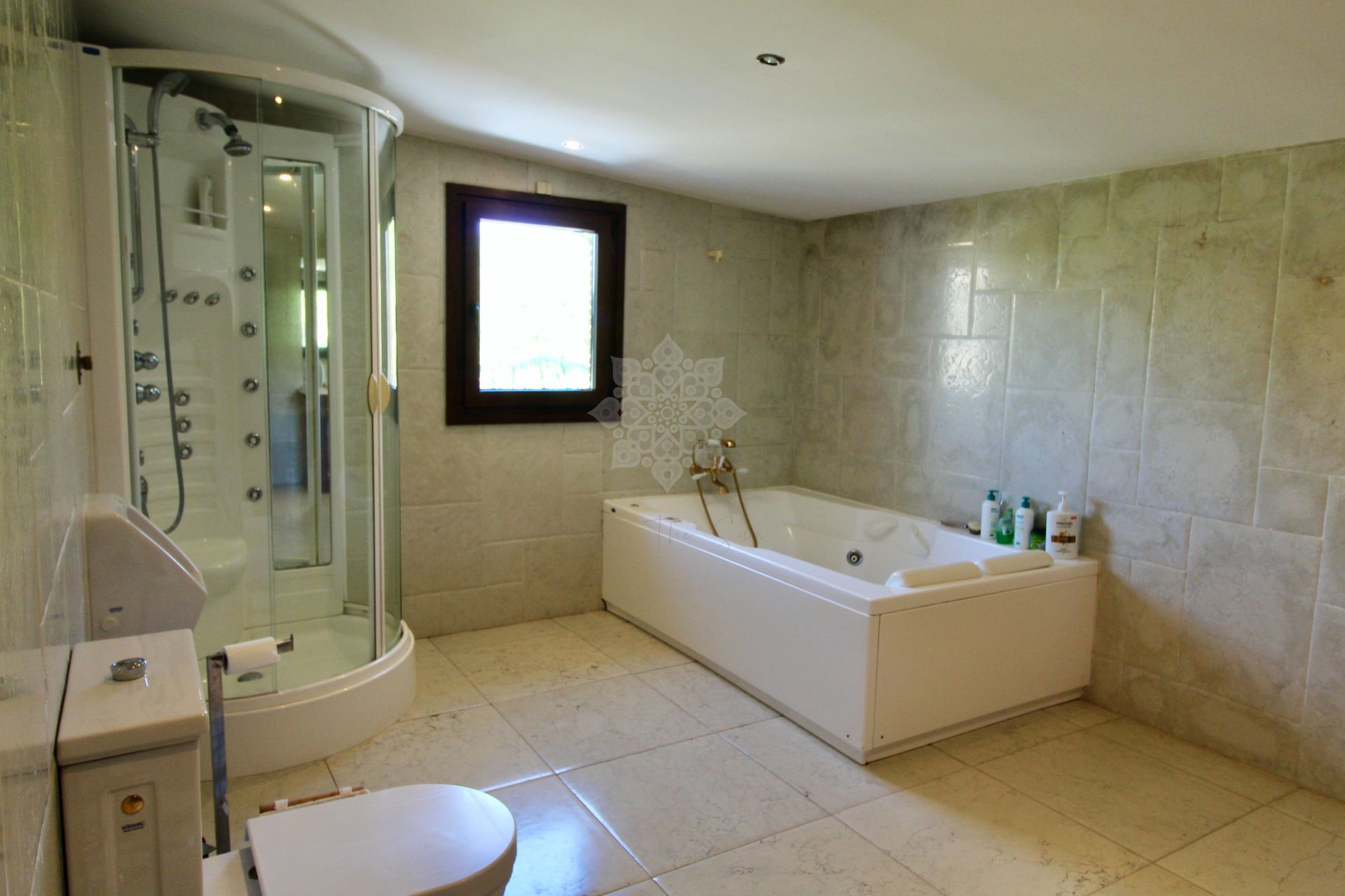 Villa in El Presidente, Estepona