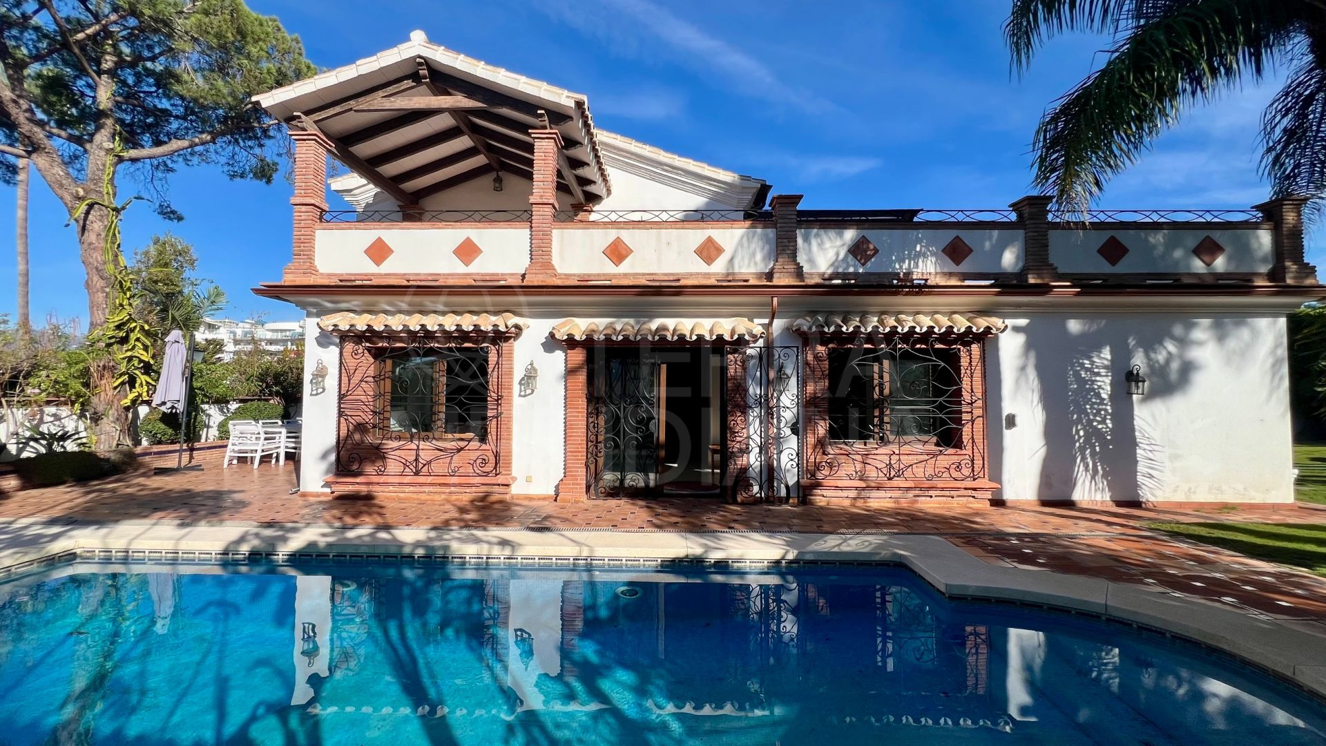 Villa in El Presidente, Estepona