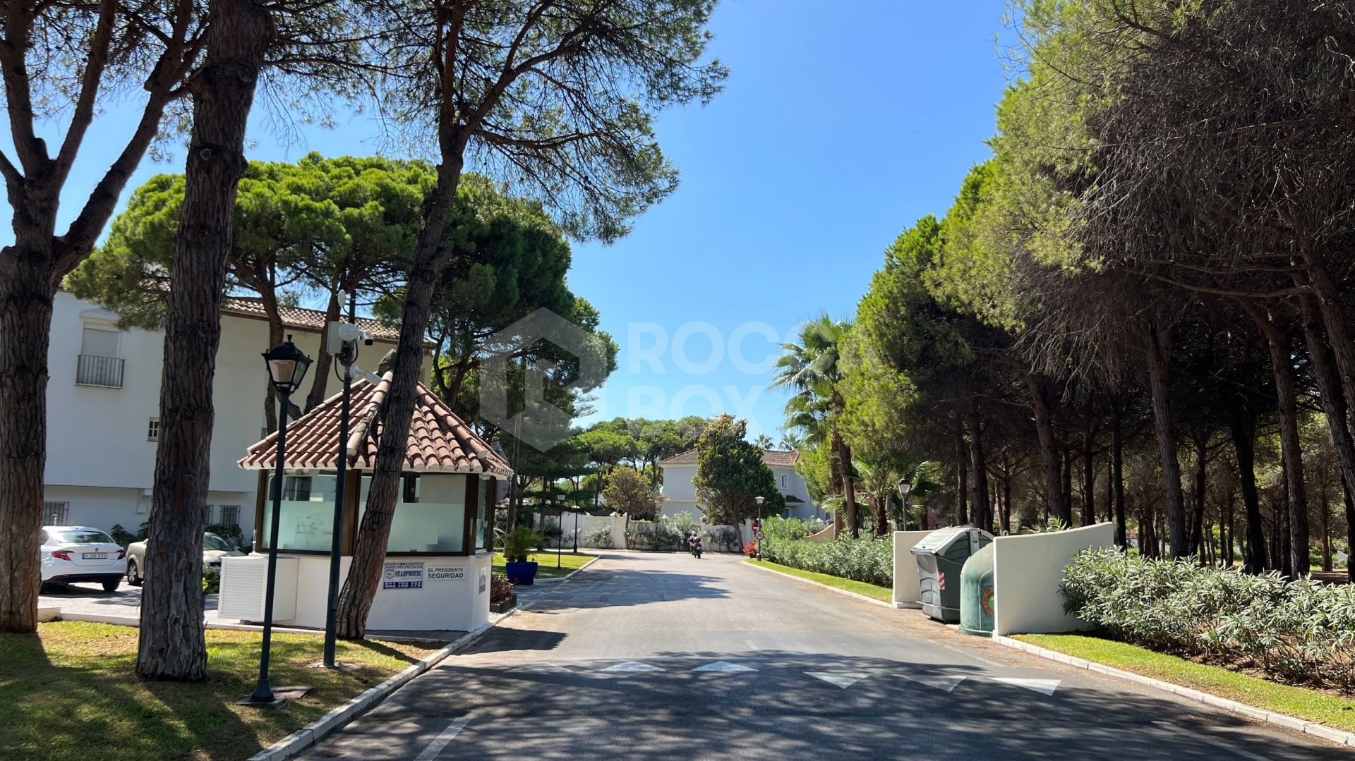 Beachside Mediterranean Villa for Sale in El Presidente, Marbella – Investment Opportunity