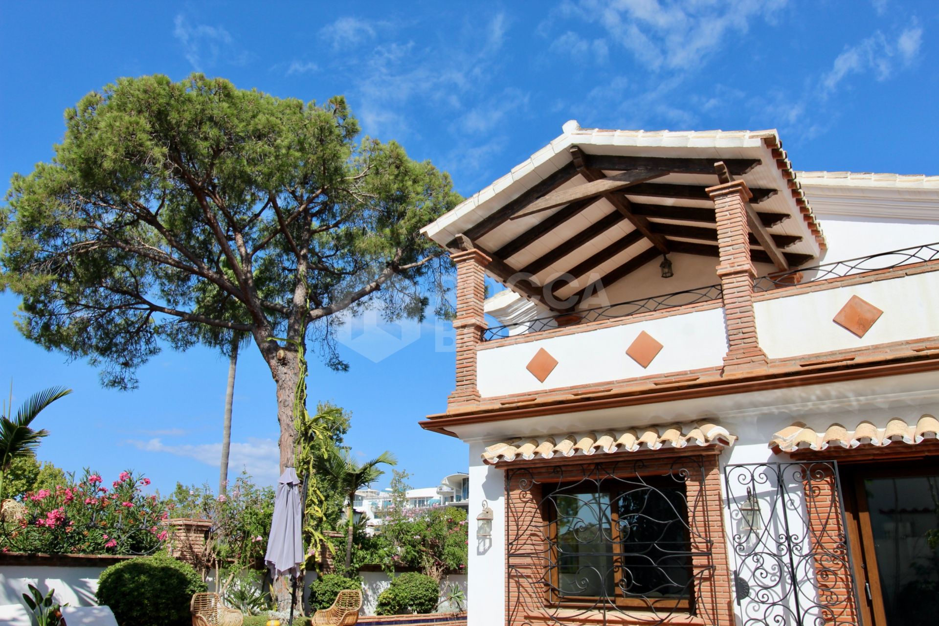 Beachside Mediterranean Villa for Sale in El Presidente, Marbella – Investment Opportunity