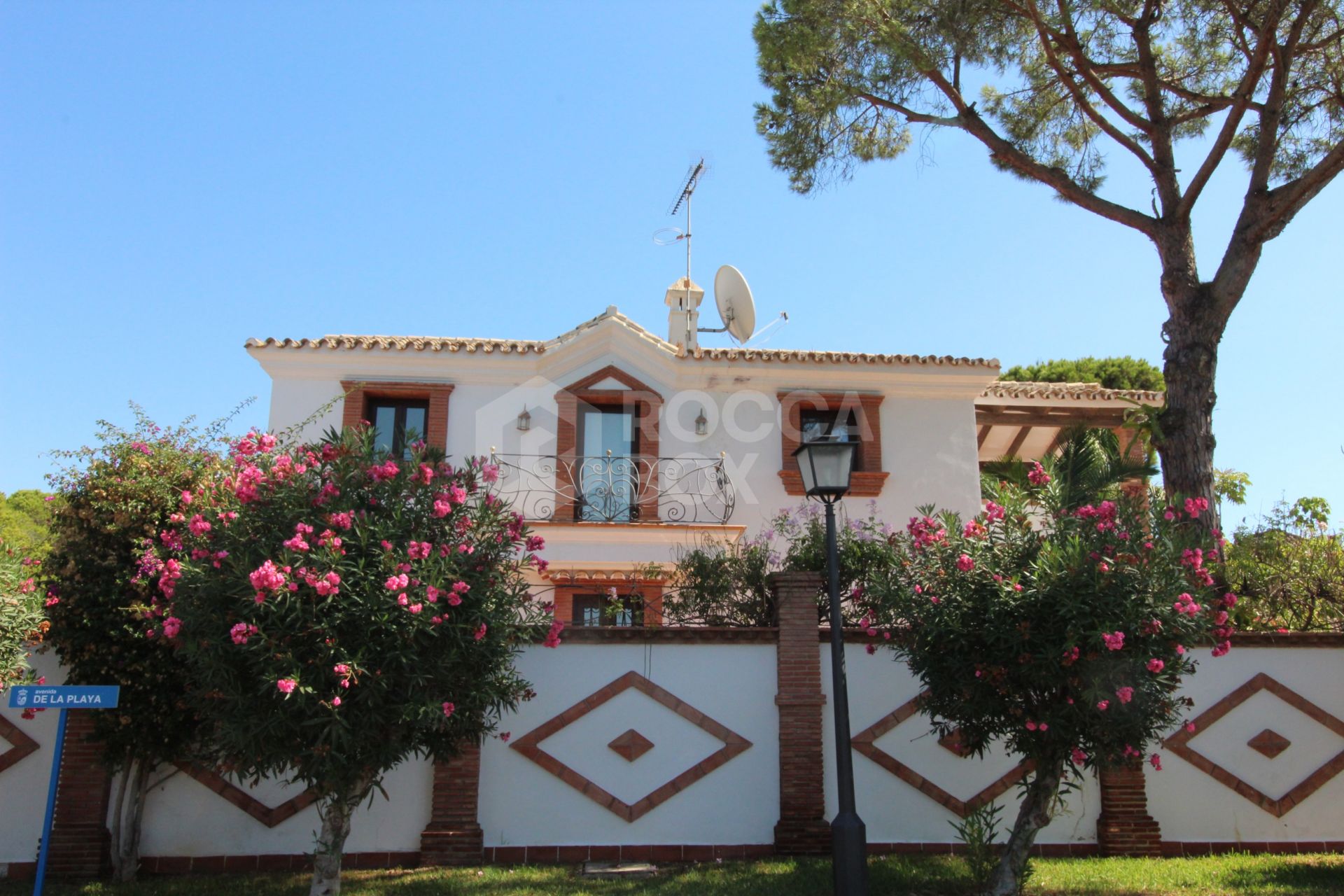 Beachside Mediterranean Villa for Sale in El Presidente, Marbella – Investment Opportunity