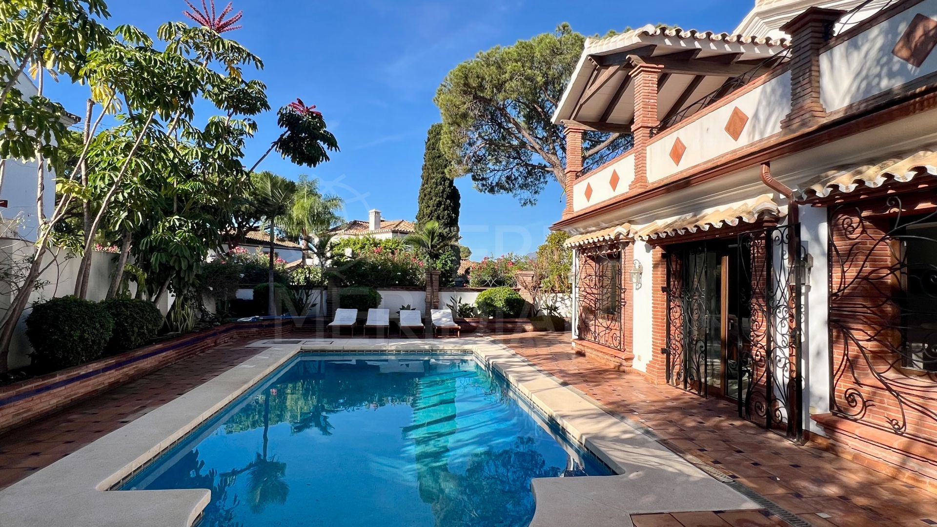 Villa in El Presidente, Estepona