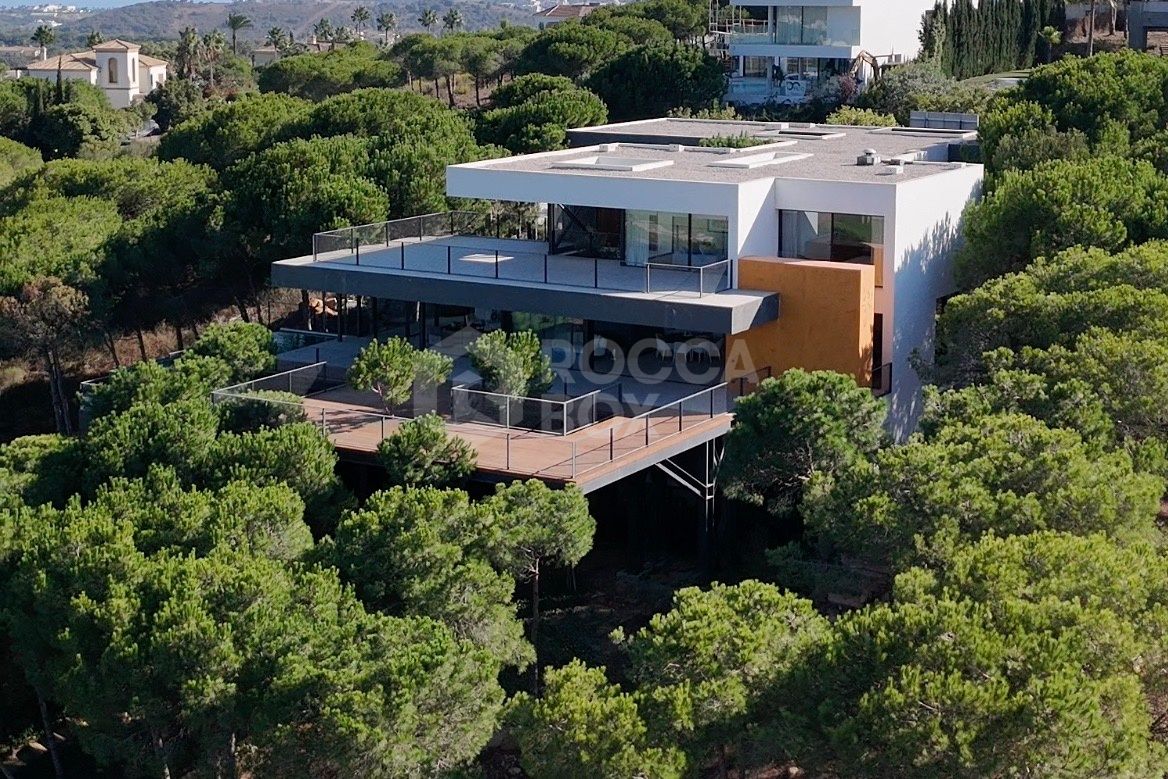 Villa Las Nubes: Award-Winning Architecture and Exclusive Living in Sotogrande