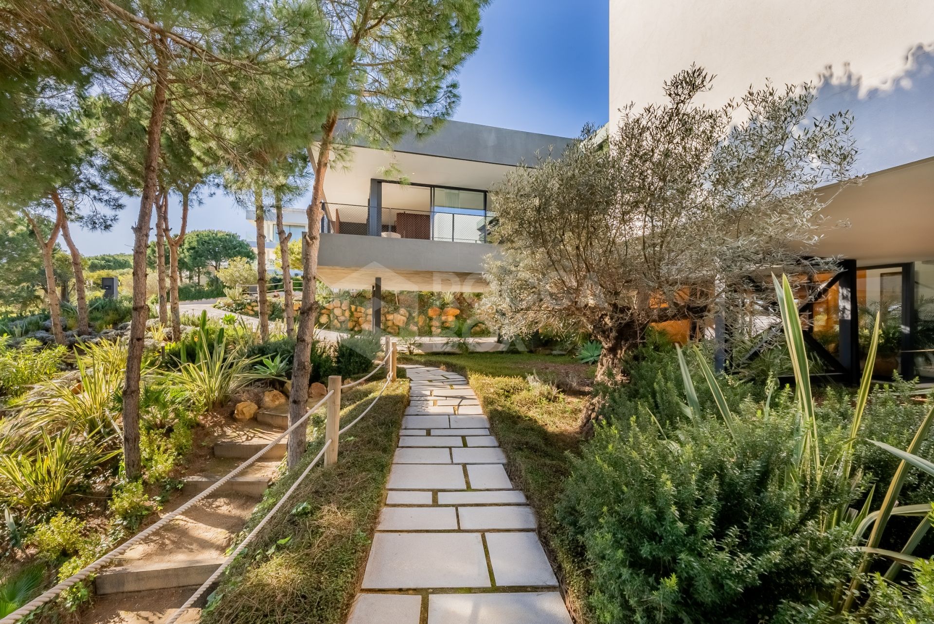 Villa Las Nubes: Award-Winning Architecture and Exclusive Living in Sotogrande