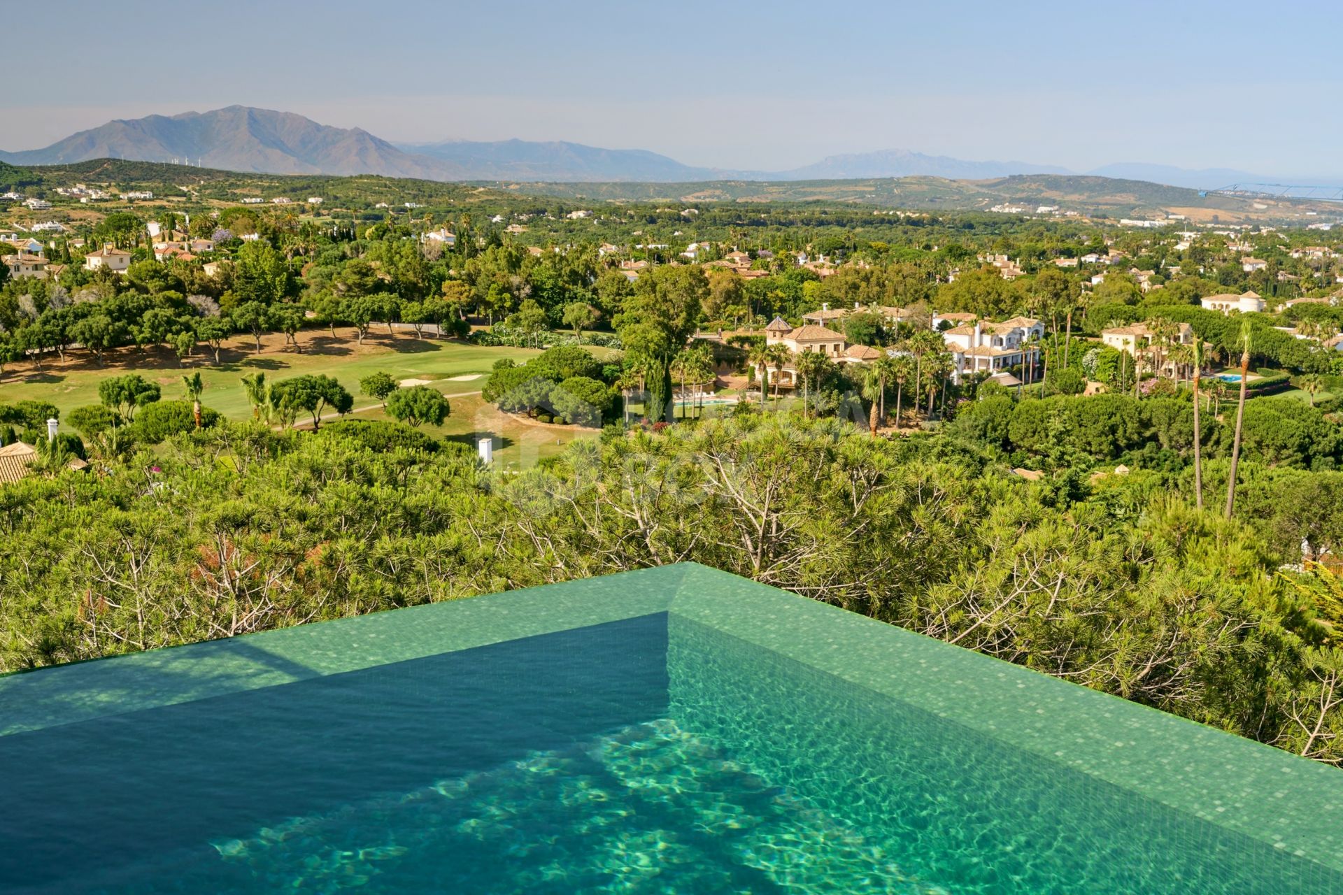 Villa Las Nubes: Award-Winning Architecture and Exclusive Living in Sotogrande