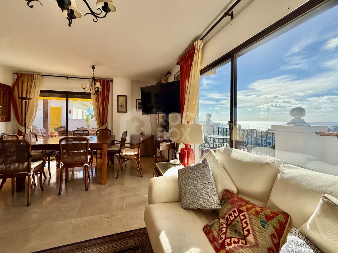 Exceptional penthouse with panoramic views in Duquesa Port, Manilva
