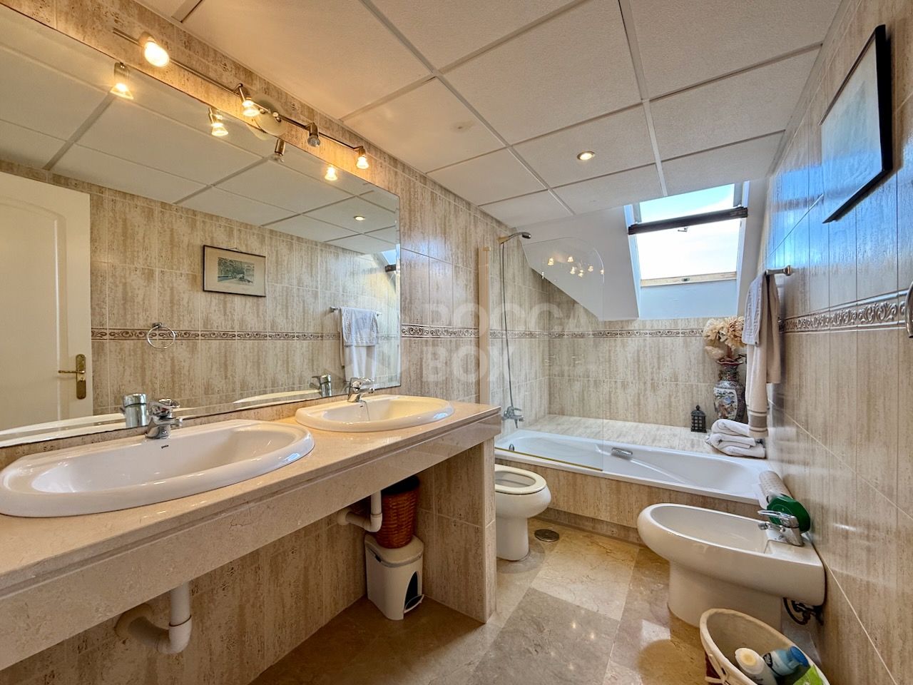 Exceptional penthouse with panoramic views in Duquesa Port, Manilva