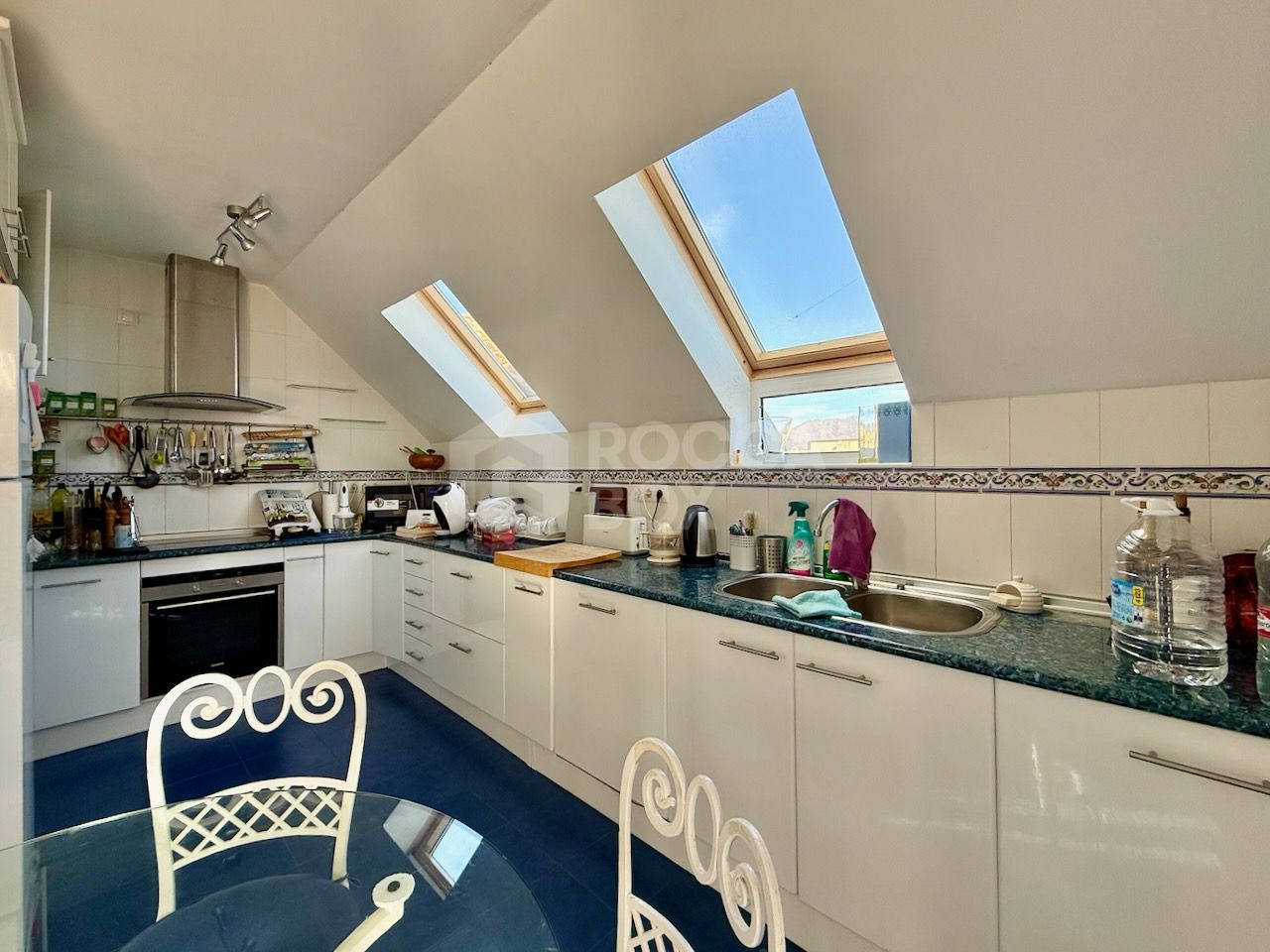 Exceptional penthouse with panoramic views in Duquesa Port, Manilva