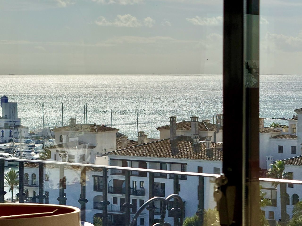 Exceptional penthouse with panoramic views in Duquesa Port, Manilva