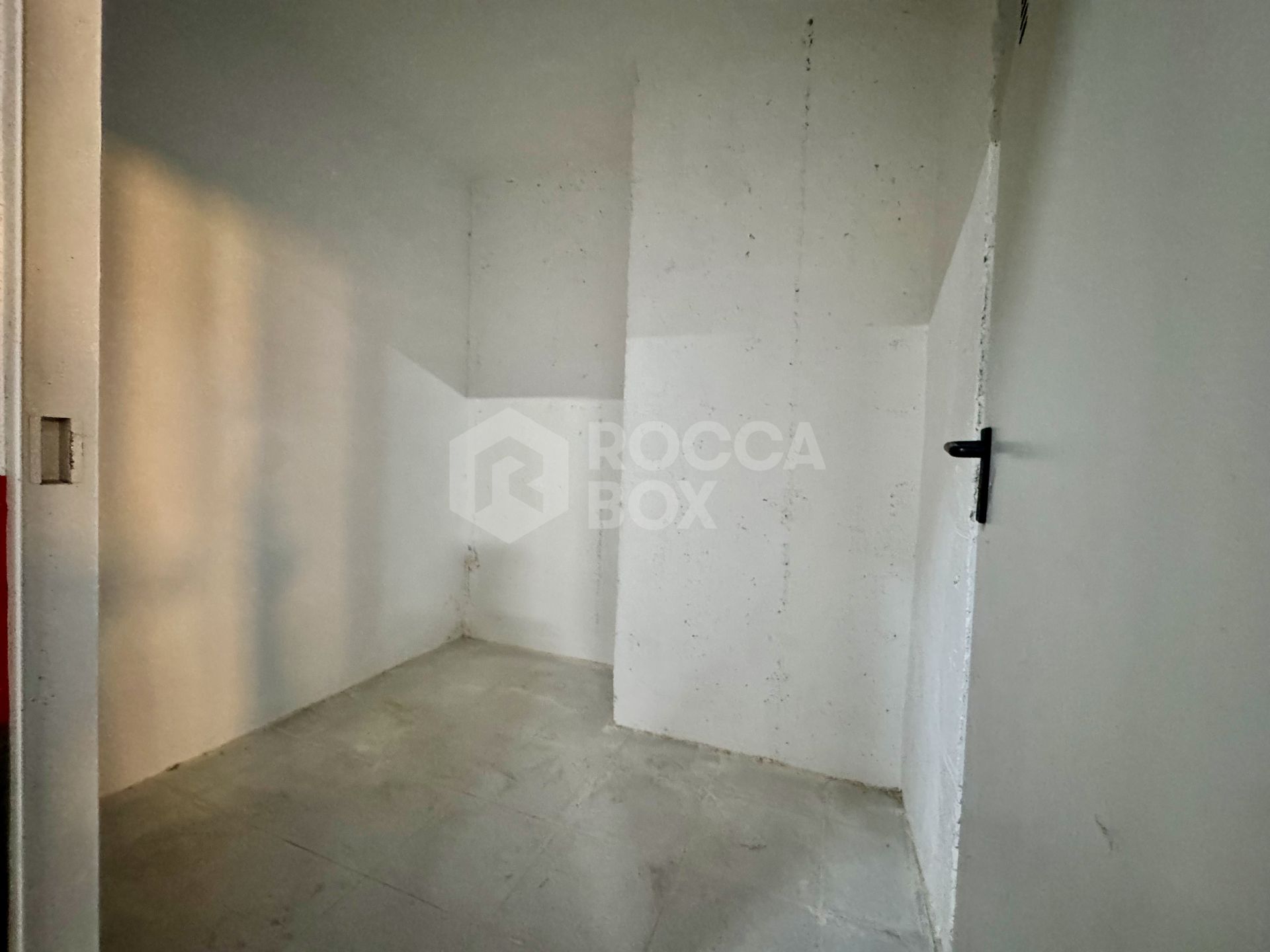 Elevated ground-floor apartment with terrace and open outlook, Manilva