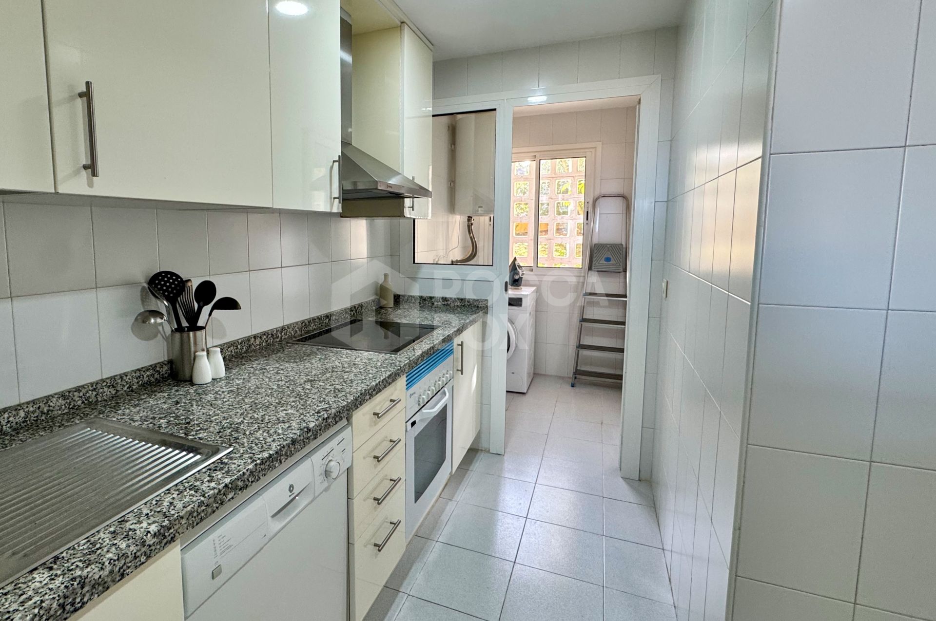 Elevated ground-floor apartment with terrace and open outlook, Manilva