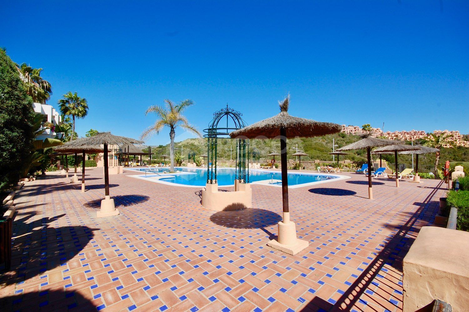 Elevated ground-floor apartment with terrace and open outlook, Manilva