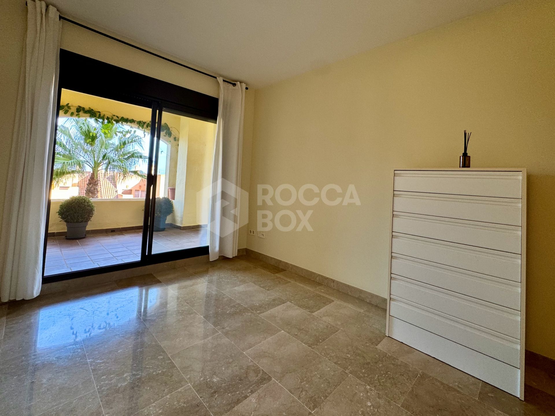 Elevated ground-floor apartment with terrace and open outlook, Manilva