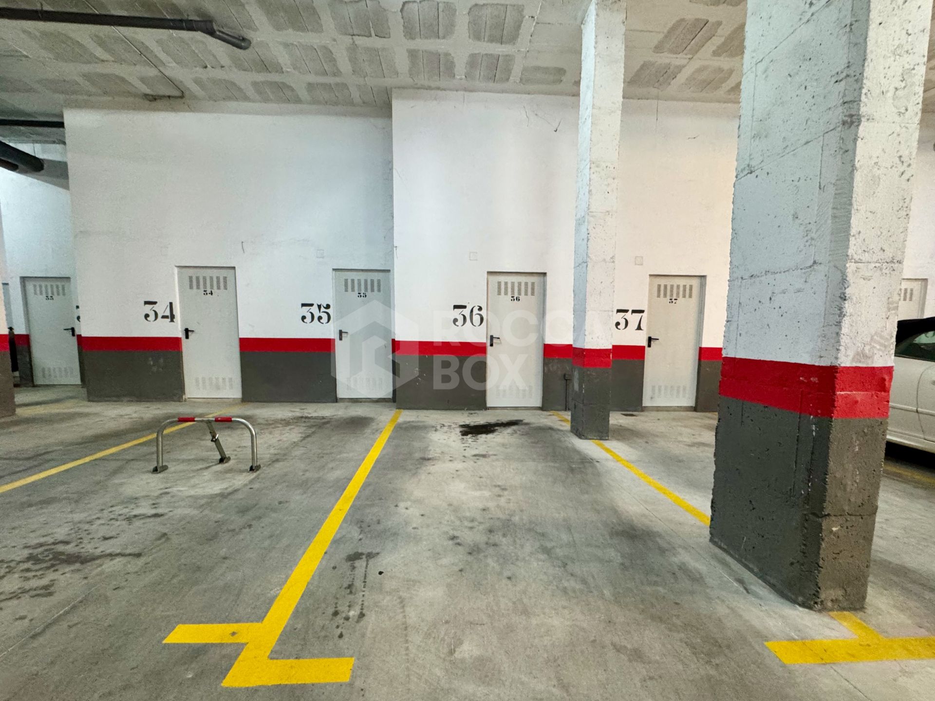 Elevated ground-floor apartment with terrace and open outlook, Manilva