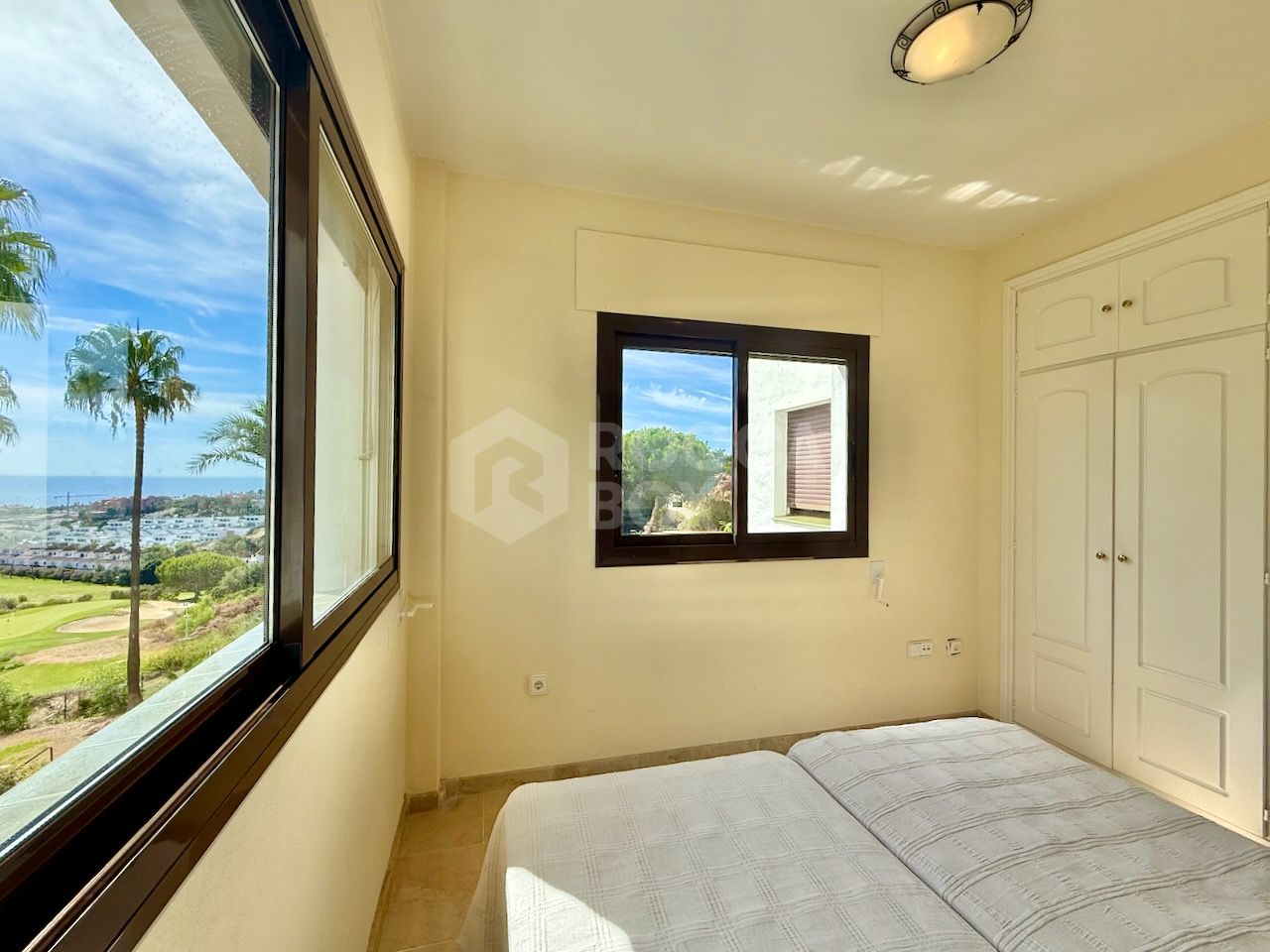 Apartment in Duquesa Golf close to the marina, Manilva