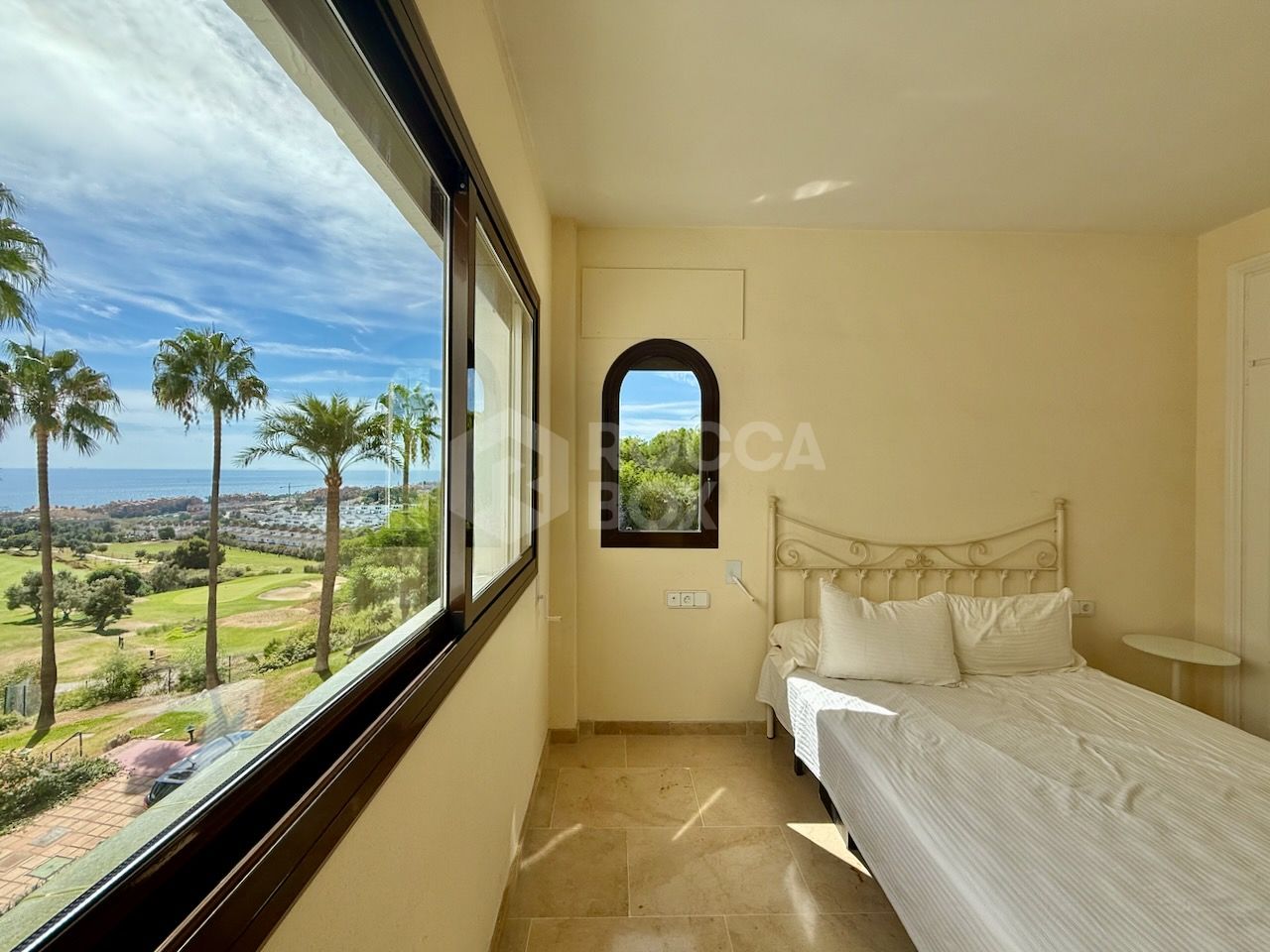 Apartment in Duquesa Golf close to the marina, Manilva