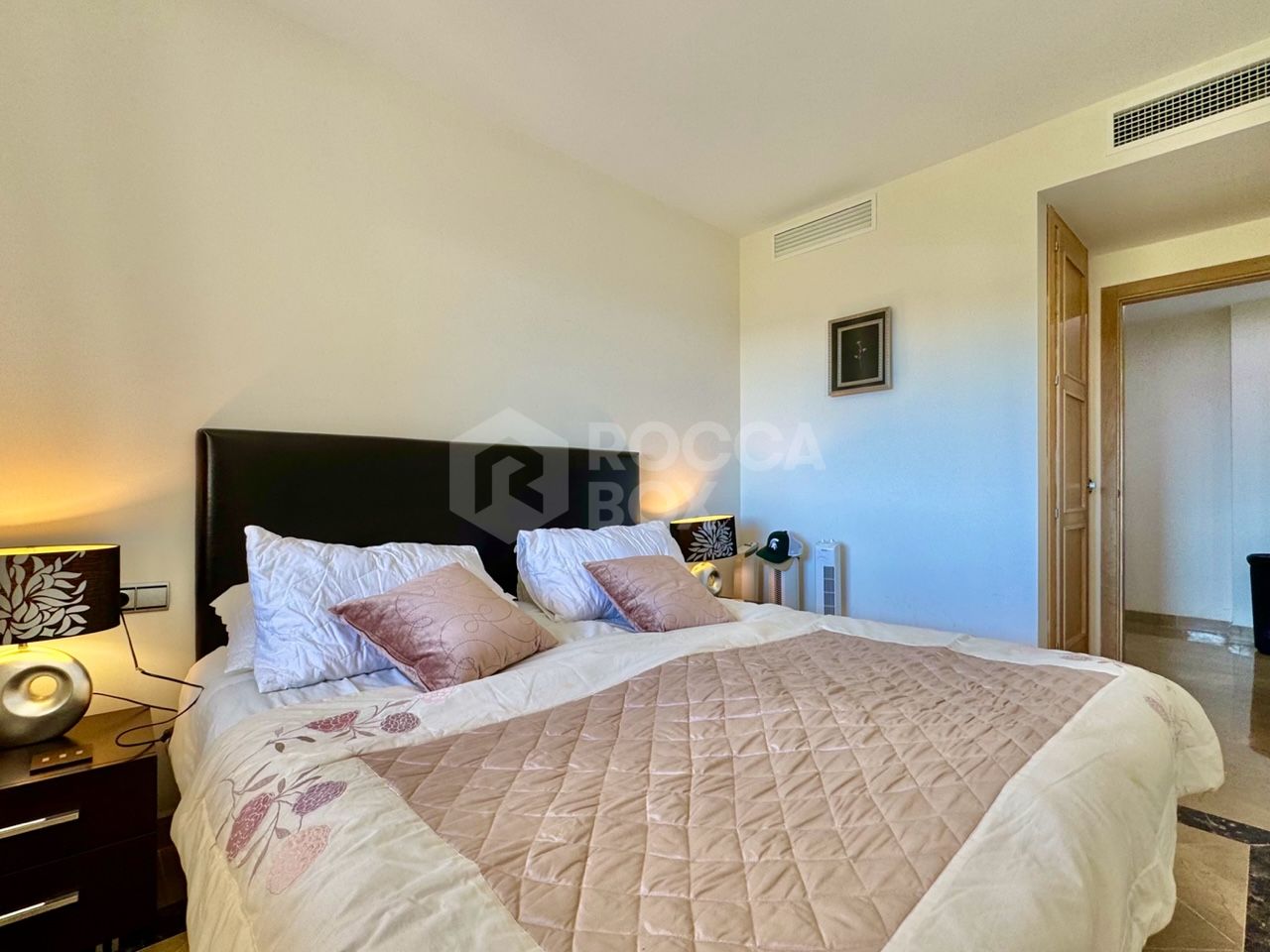 Frontline beach apartment 5min walk to Duquesa Port, Manilva