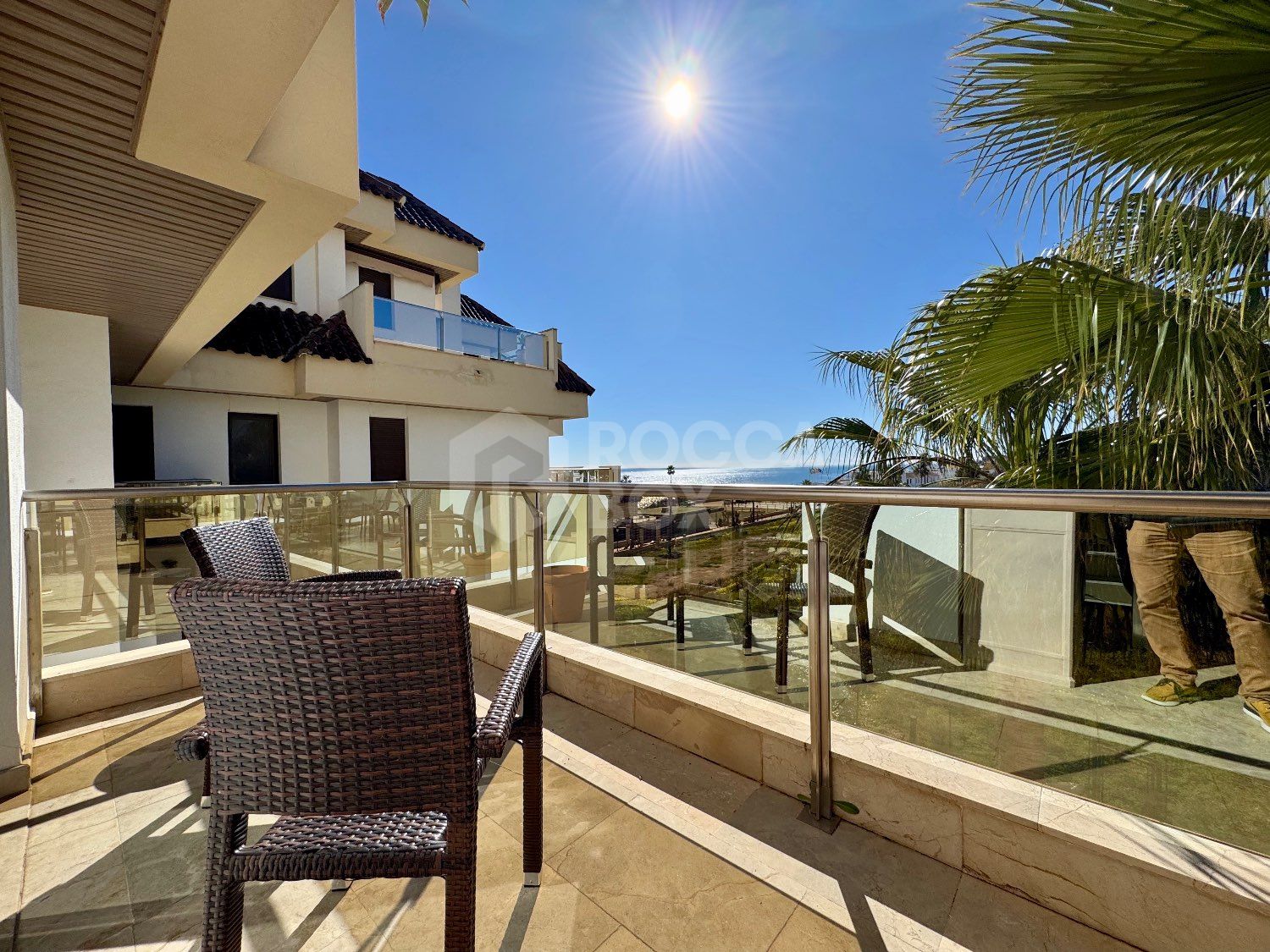 Frontline beach apartment 5min walk to Duquesa Port, Manilva