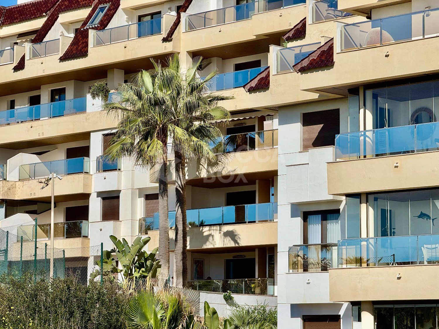 Frontline beach apartment 5min walk to Duquesa Port, Manilva