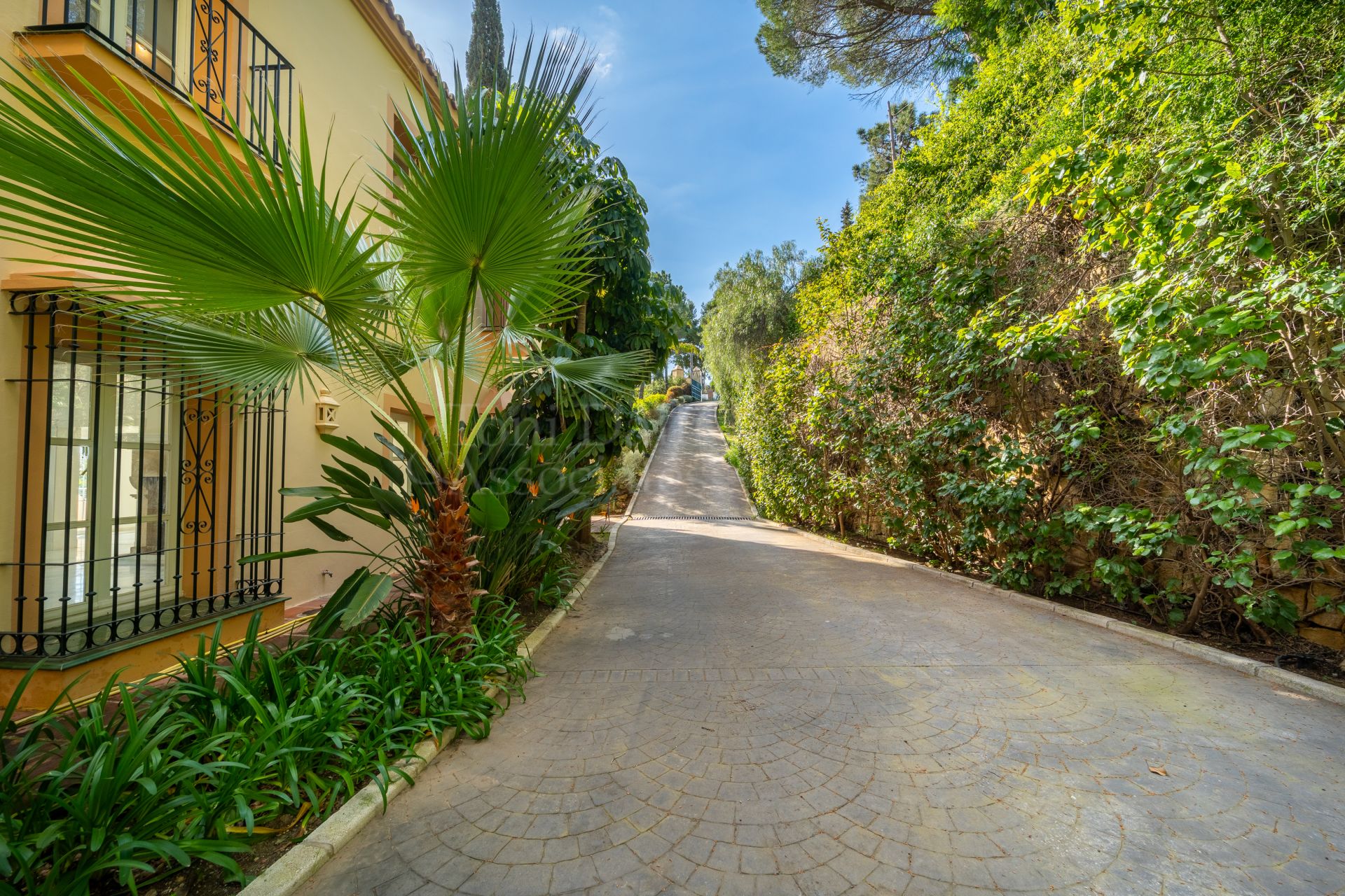 Villa in El Madroñal, Benahavis