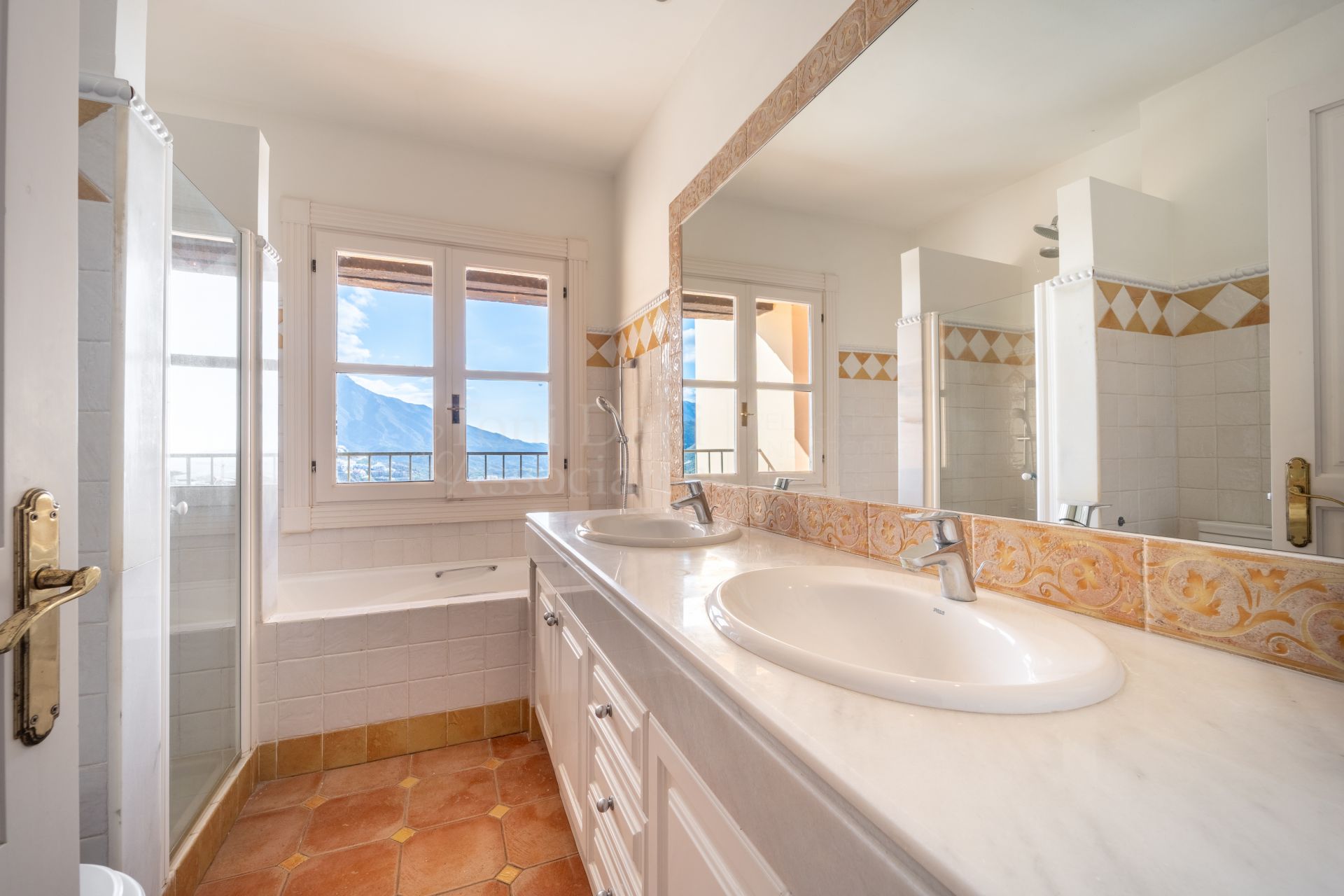 Villa in El Madroñal, Benahavis