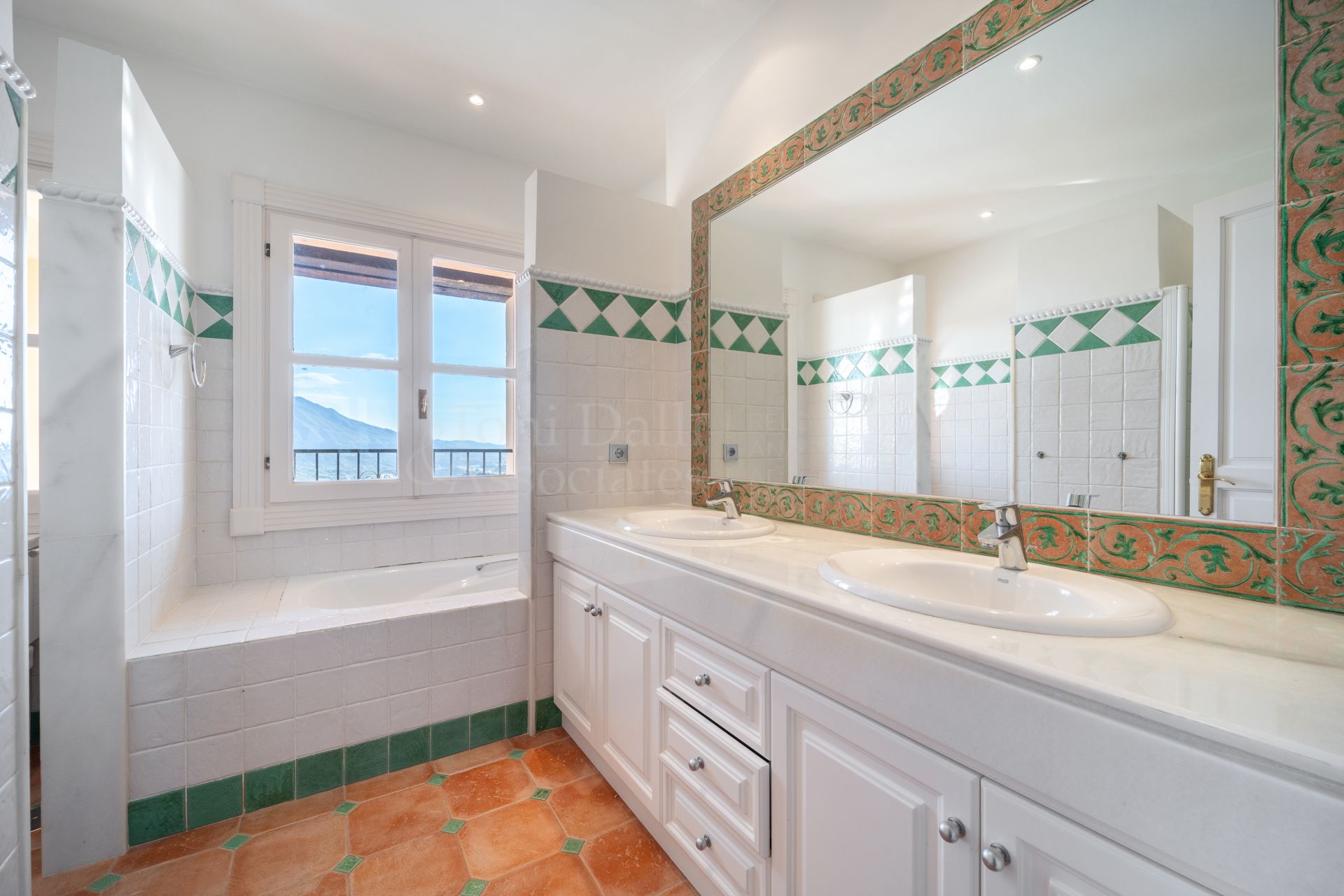 Villa in El Madroñal, Benahavis