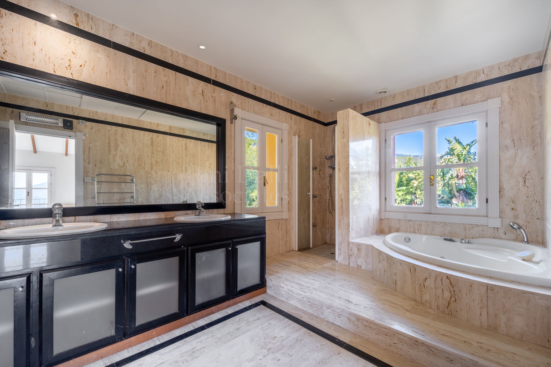 Villa in El Madroñal, Benahavis