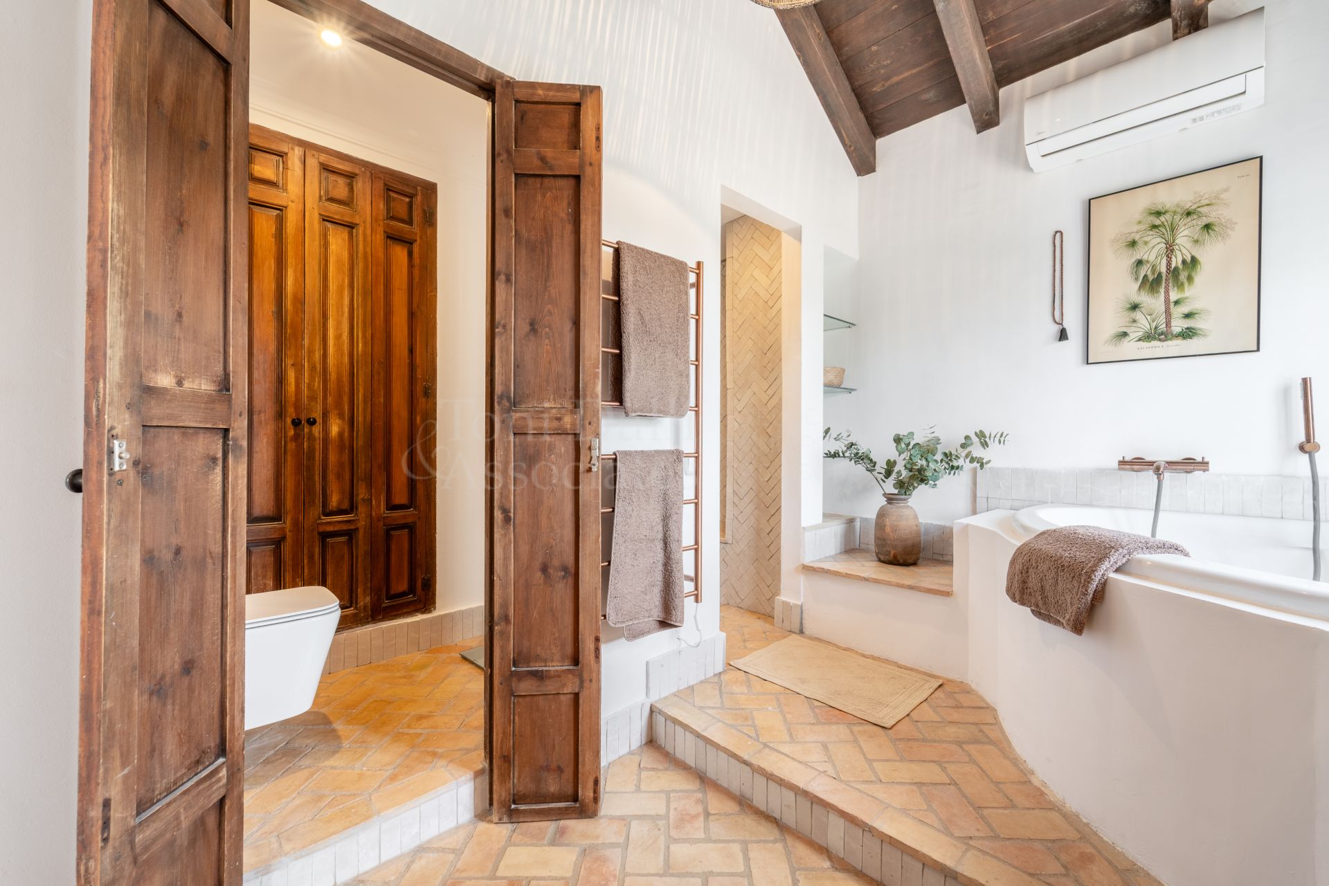 Semi Detached Villa in Marbella Hill Club, Marbella