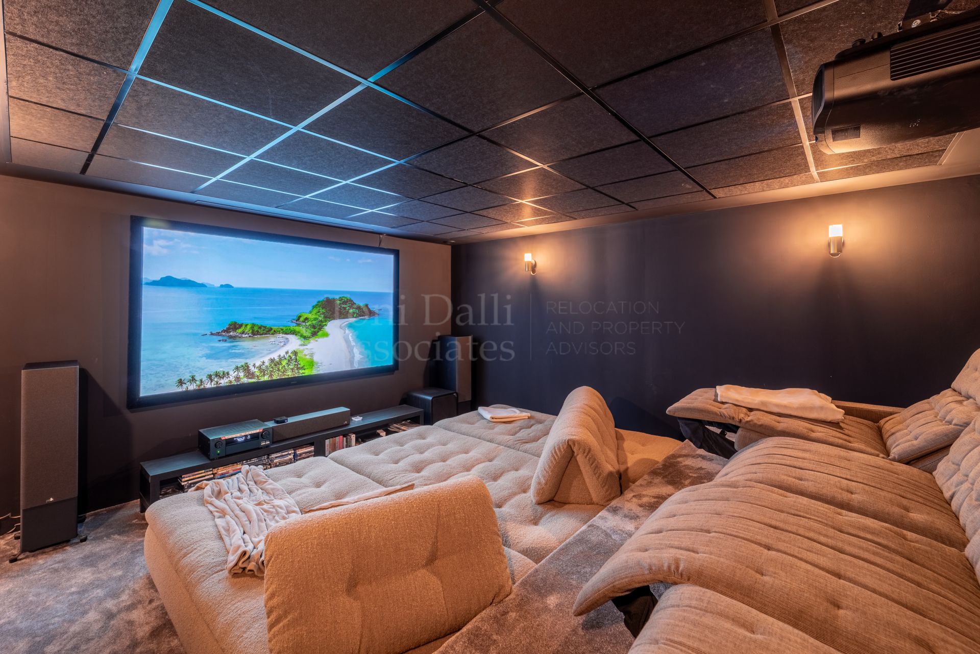 Villa in La Carolina, Marbella