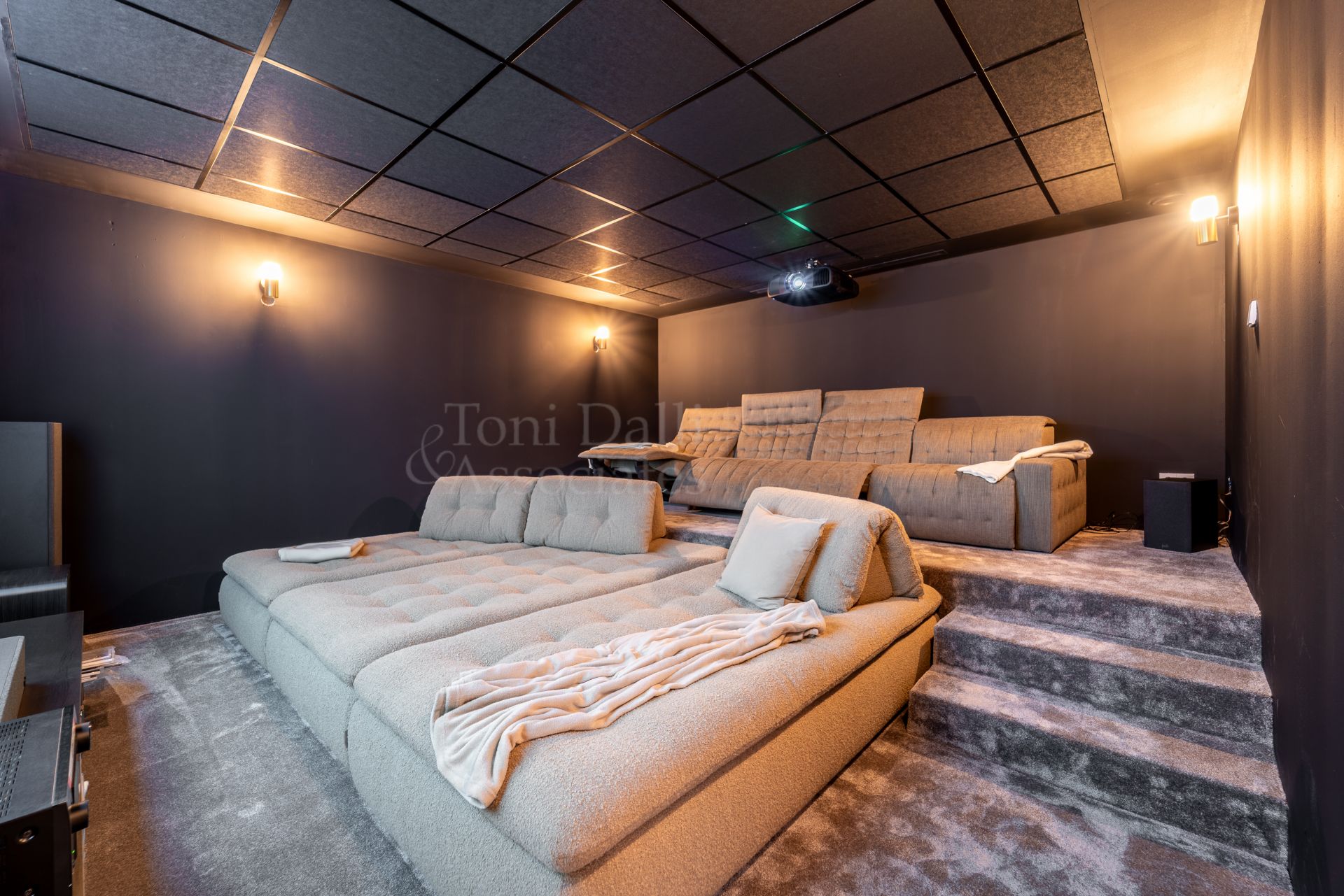 Villa in La Carolina, Marbella