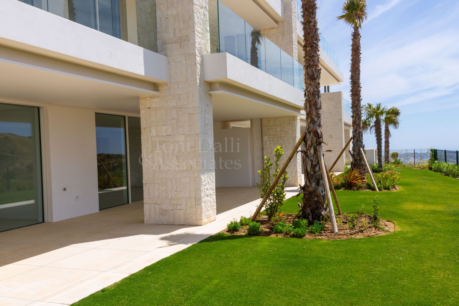 Ground Floor Apartment in La Mairena, Marbella