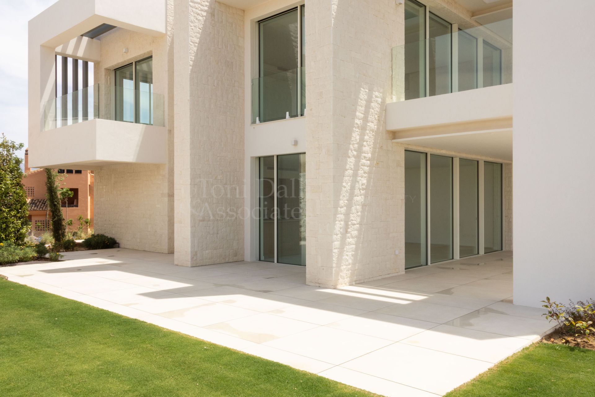Ground Floor Apartment in La Mairena, Marbella