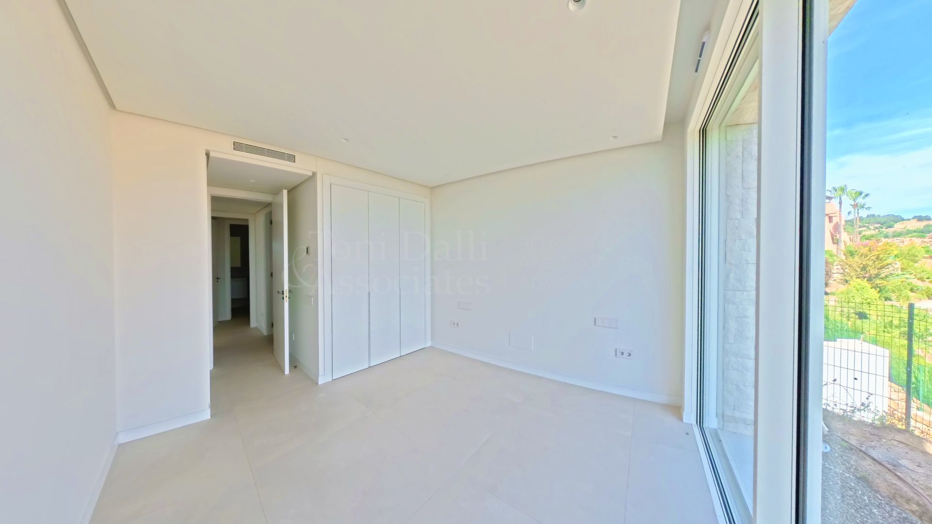Ground Floor Apartment in La Mairena, Marbella