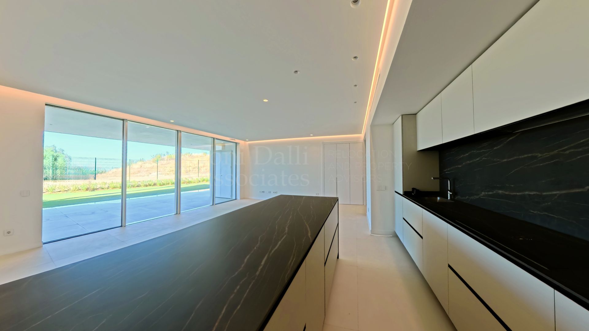 Ground Floor Apartment in La Mairena, Marbella
