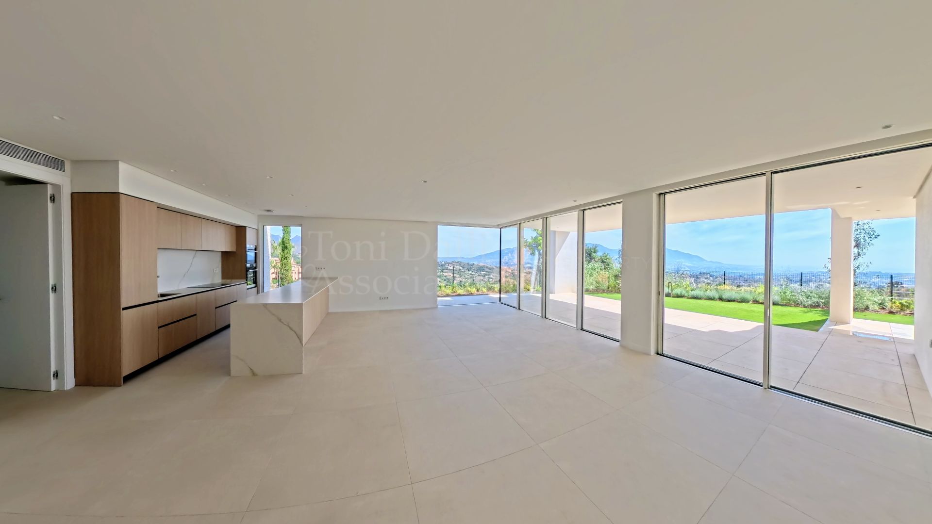 Ground Floor Apartment in La Mairena, Marbella
