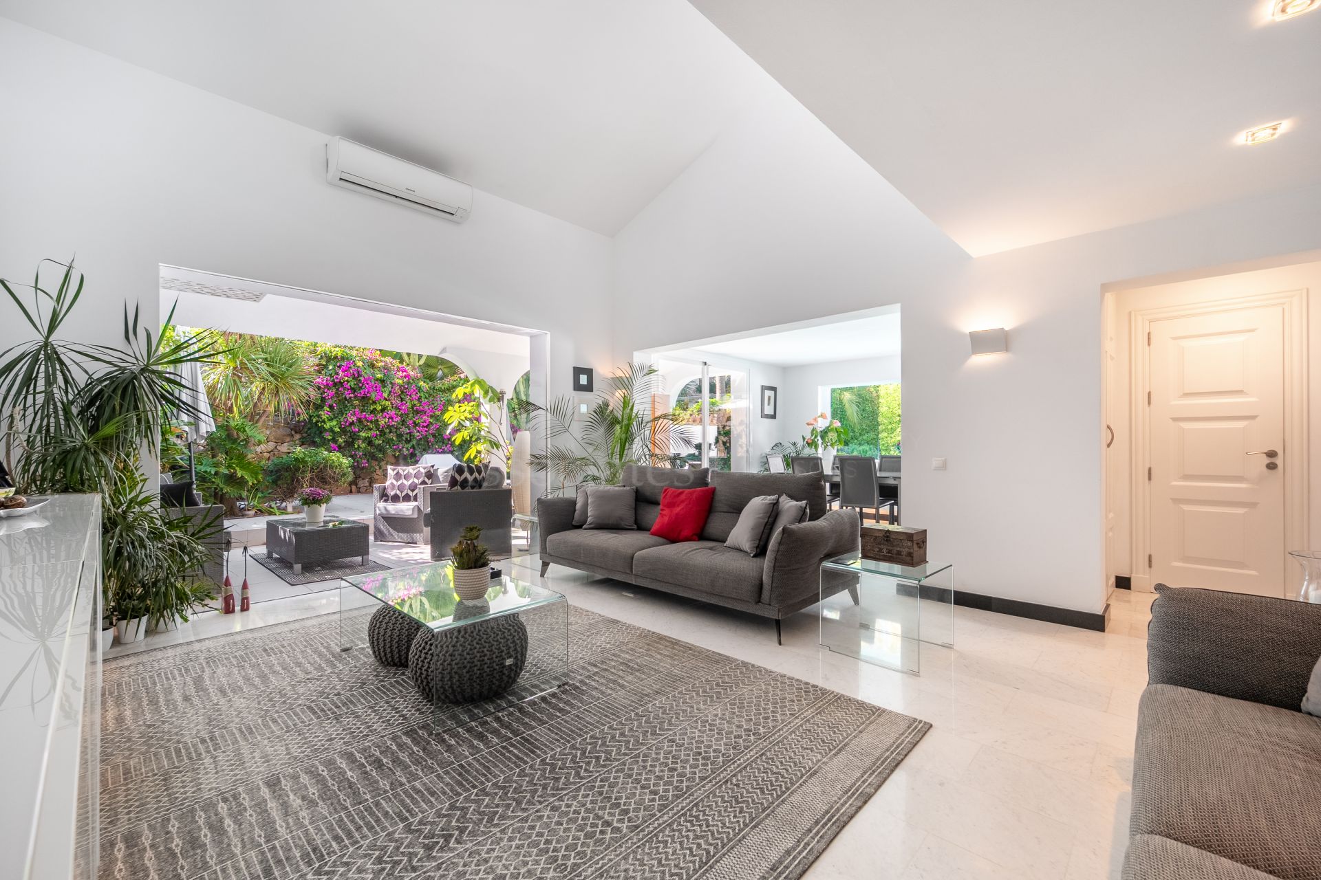 Semi Detached Villa in Rio Verde Playa, Marbella