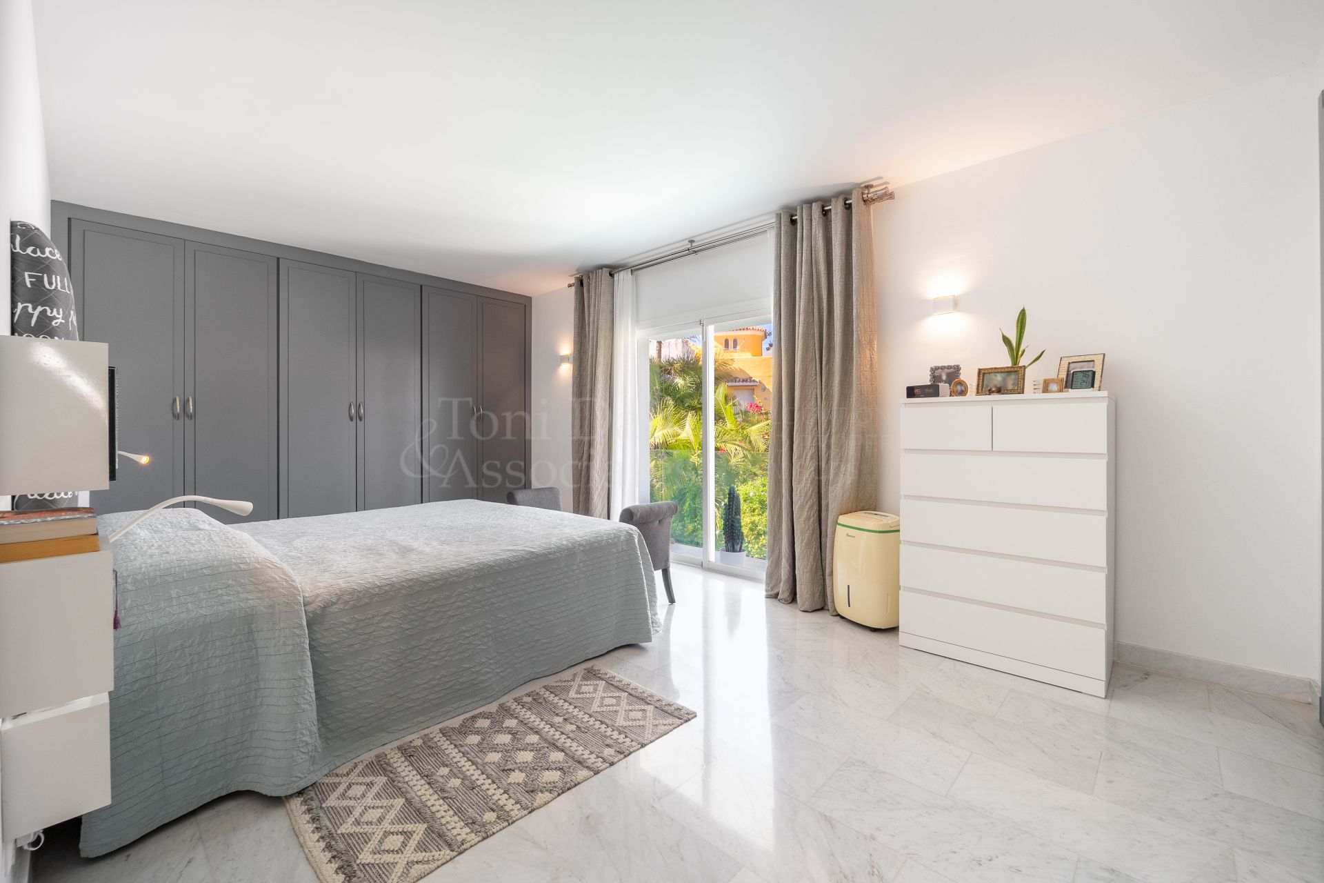 Semi Detached Villa in Rio Verde Playa, Marbella