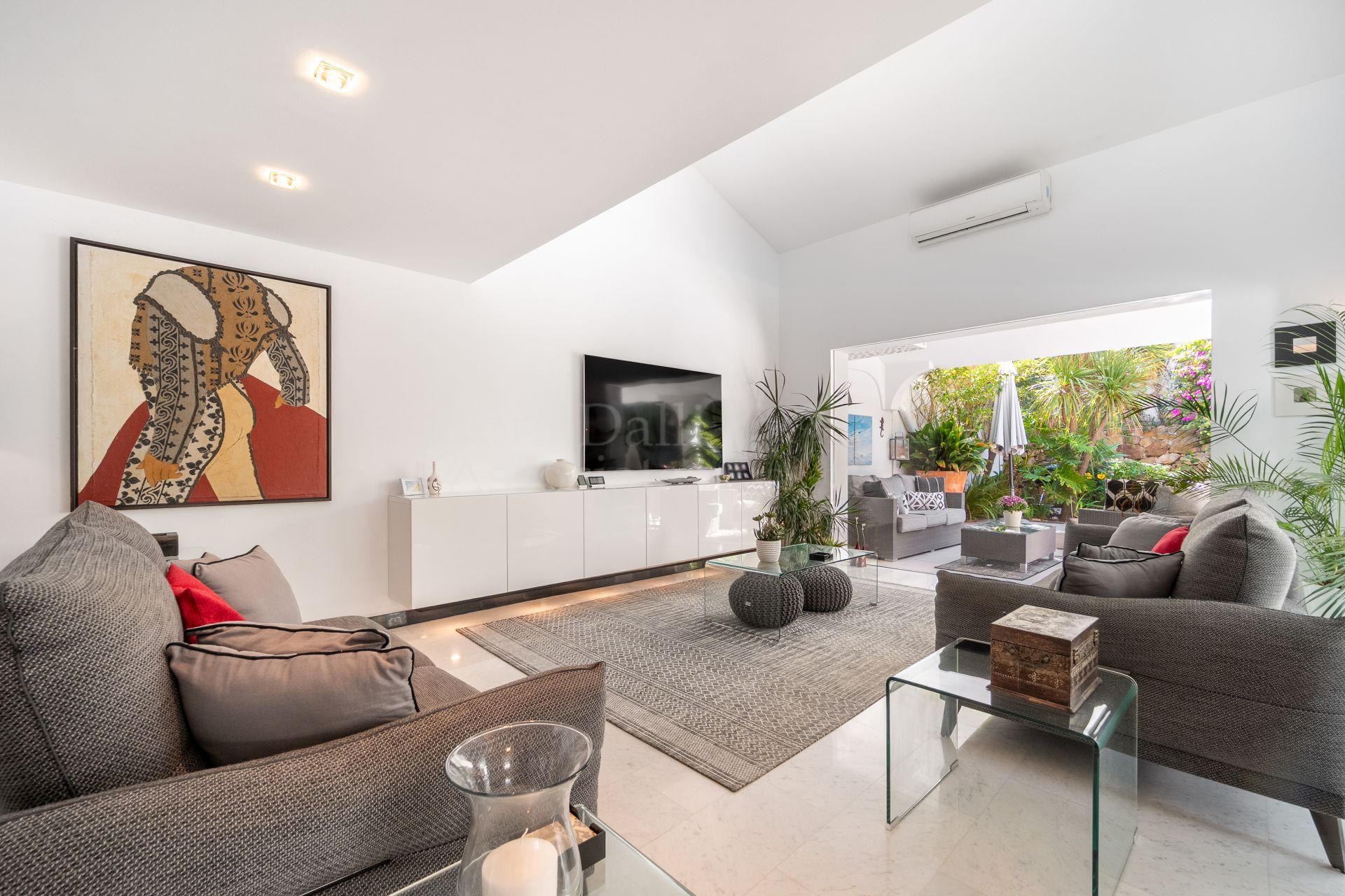 Semi Detached Villa in Rio Verde Playa, Marbella