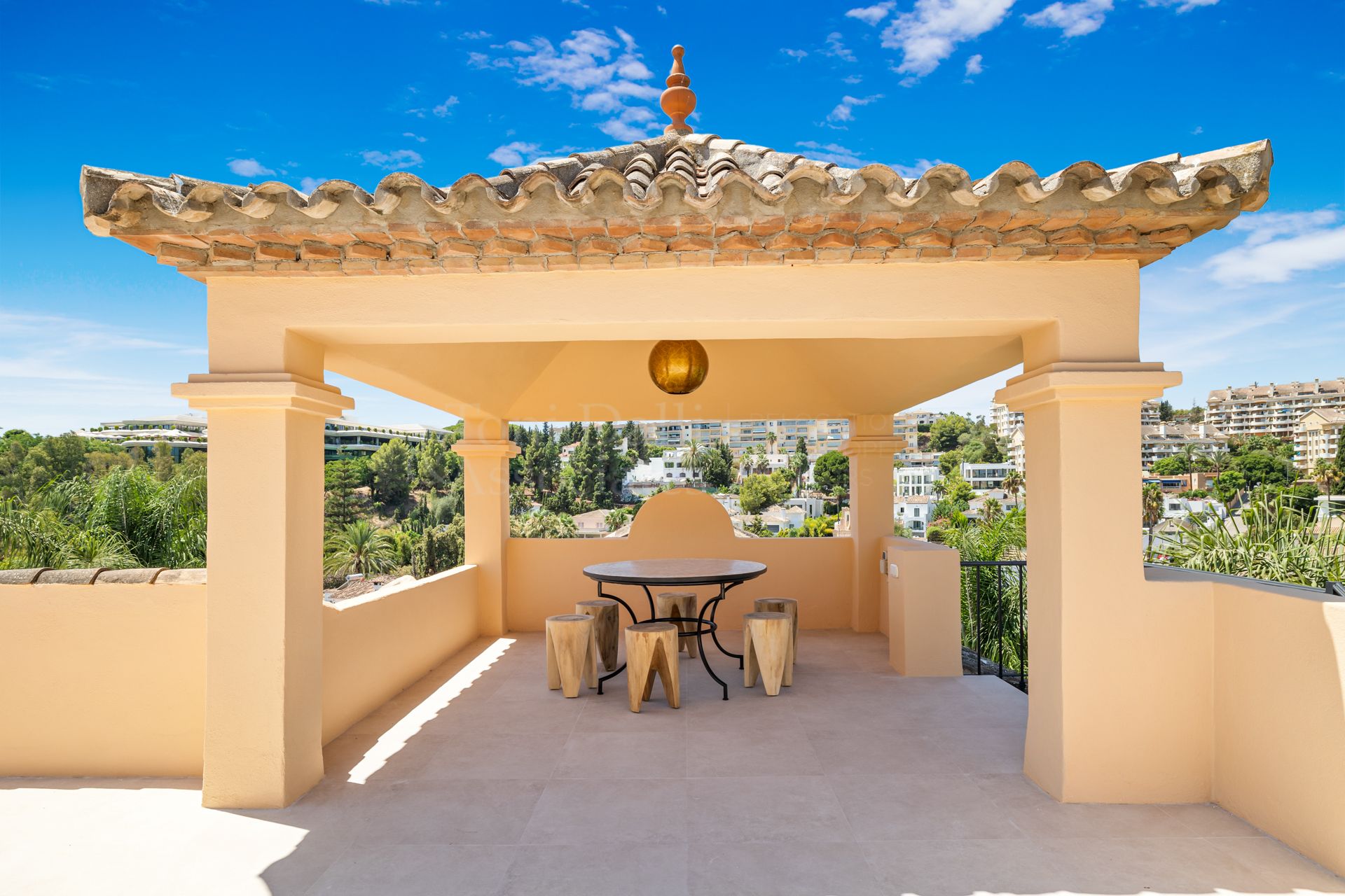 Villa in La Alzambra, Marbella