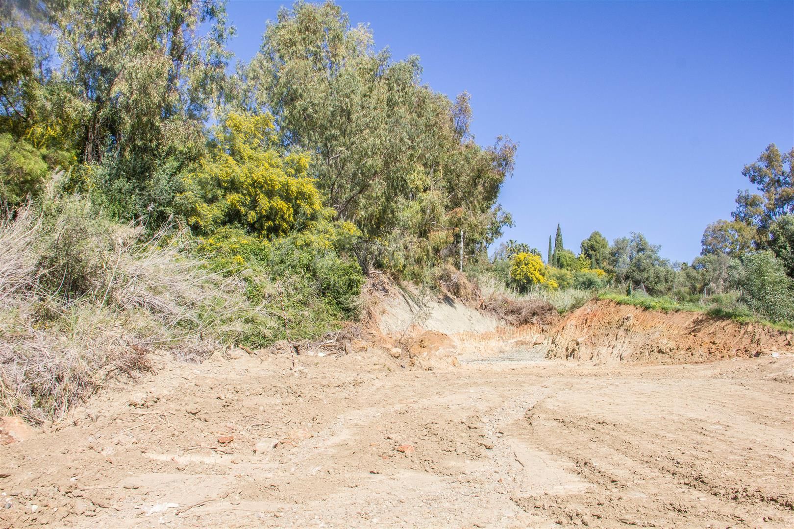 Plot in Puerto del Almendro, Benahavis