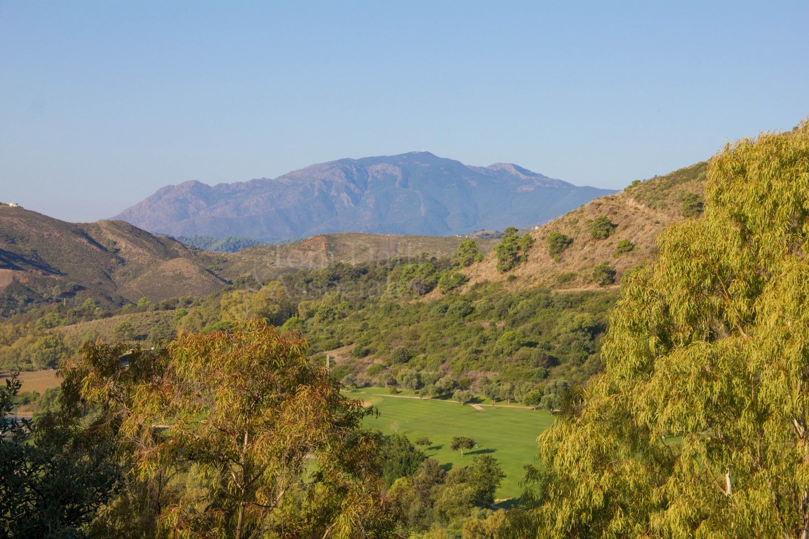 Plot in Puerto del Almendro, Benahavis
