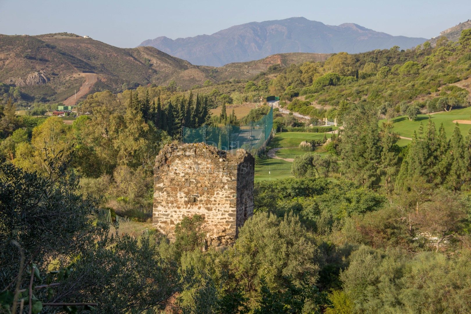 Plot in Puerto del Almendro, Benahavis