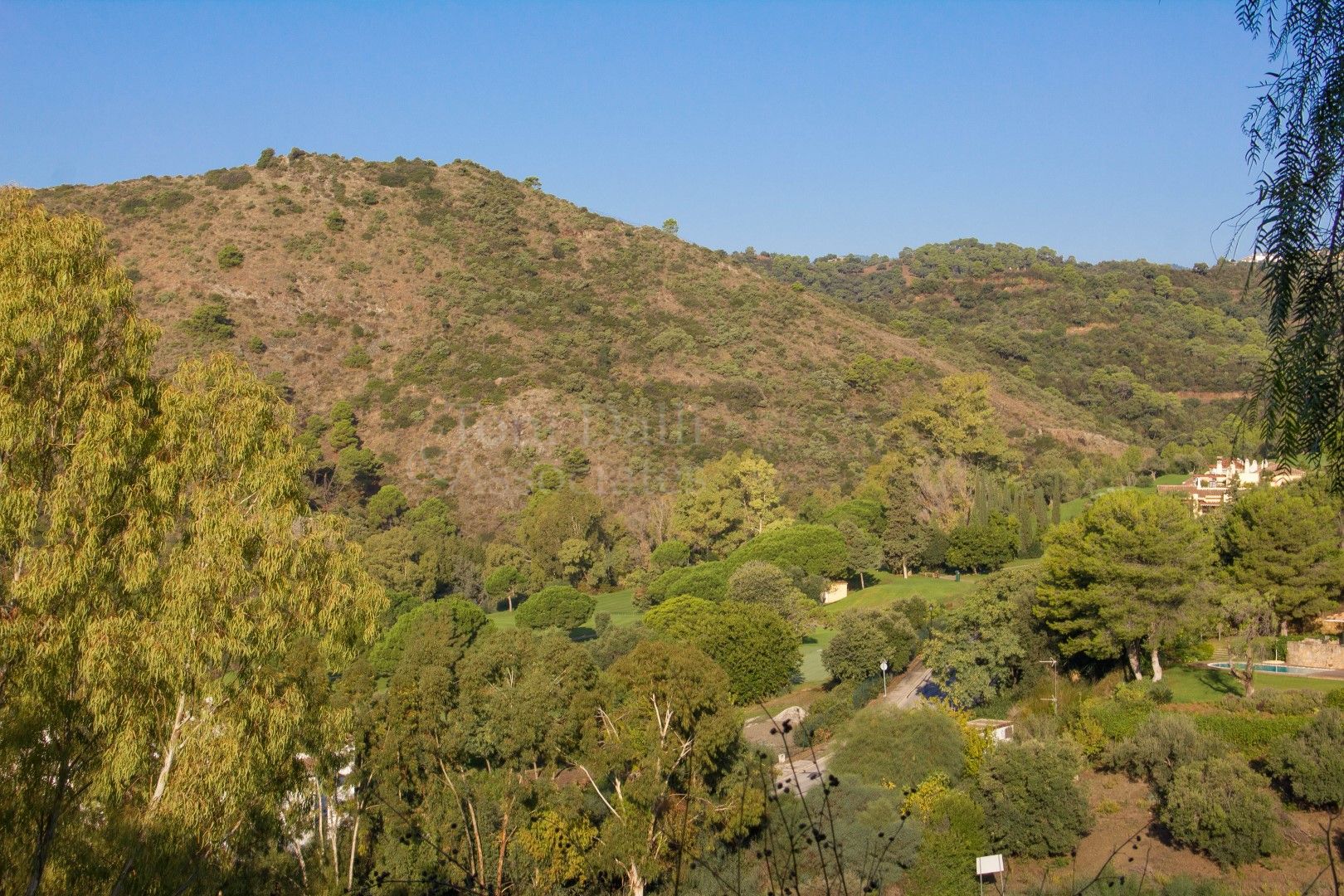 Plot in Puerto del Almendro, Benahavis