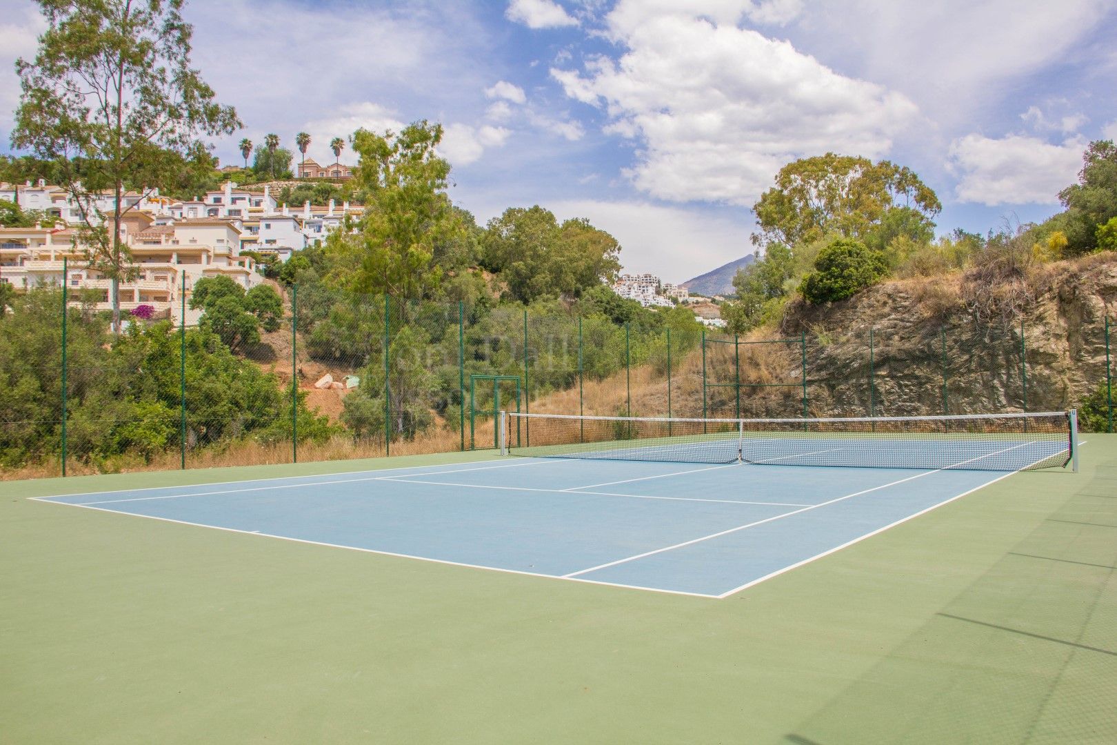 Plot in Puerto del Almendro, Benahavis