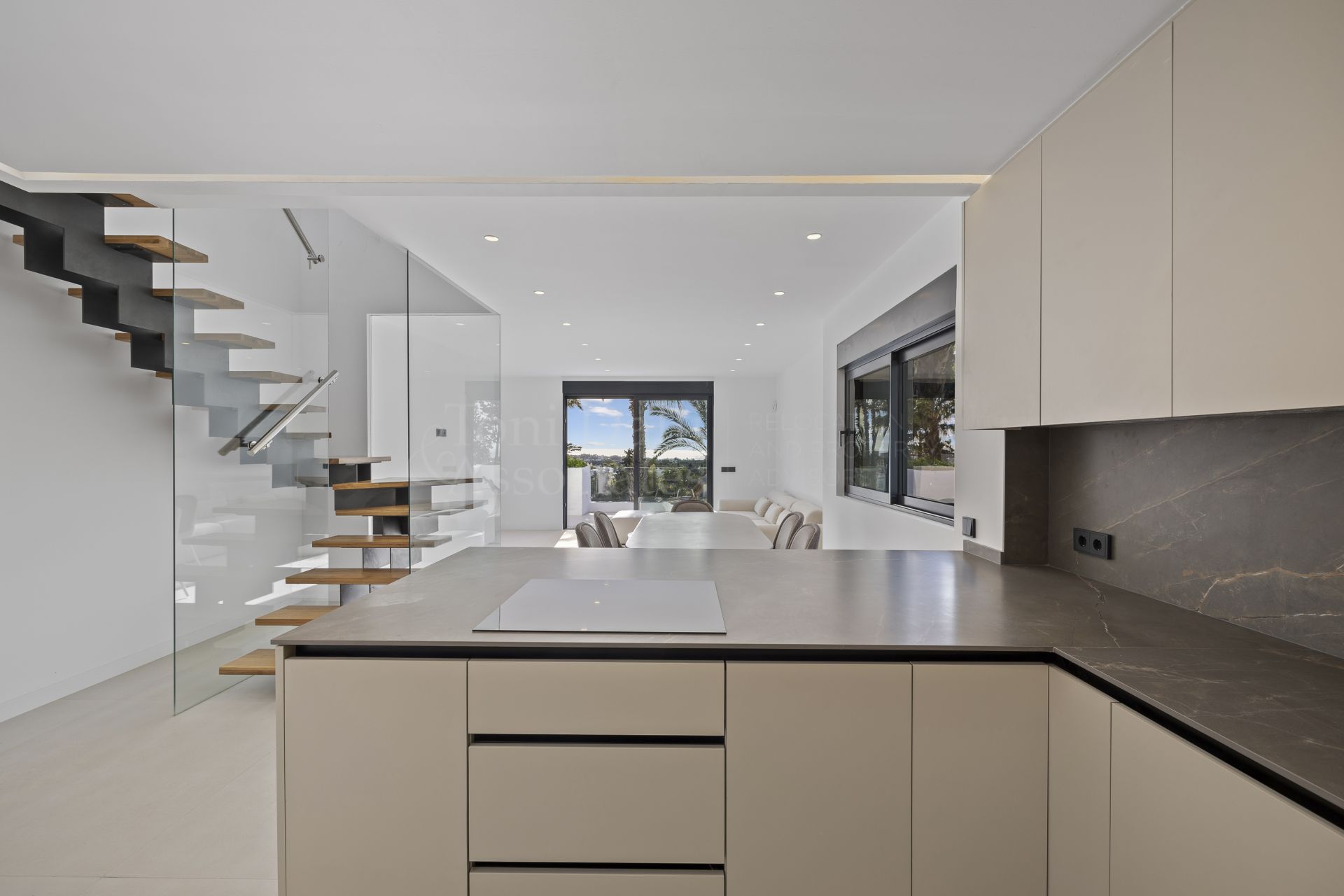 Duplex Penthouse in El Paraiso, Estepona