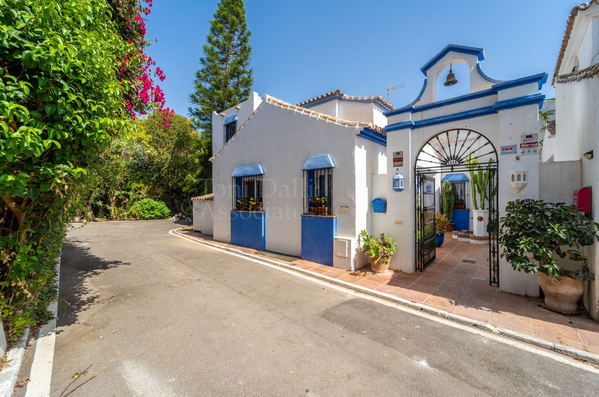Semi Detached Villa in Marbella Hill Club, Marbella
