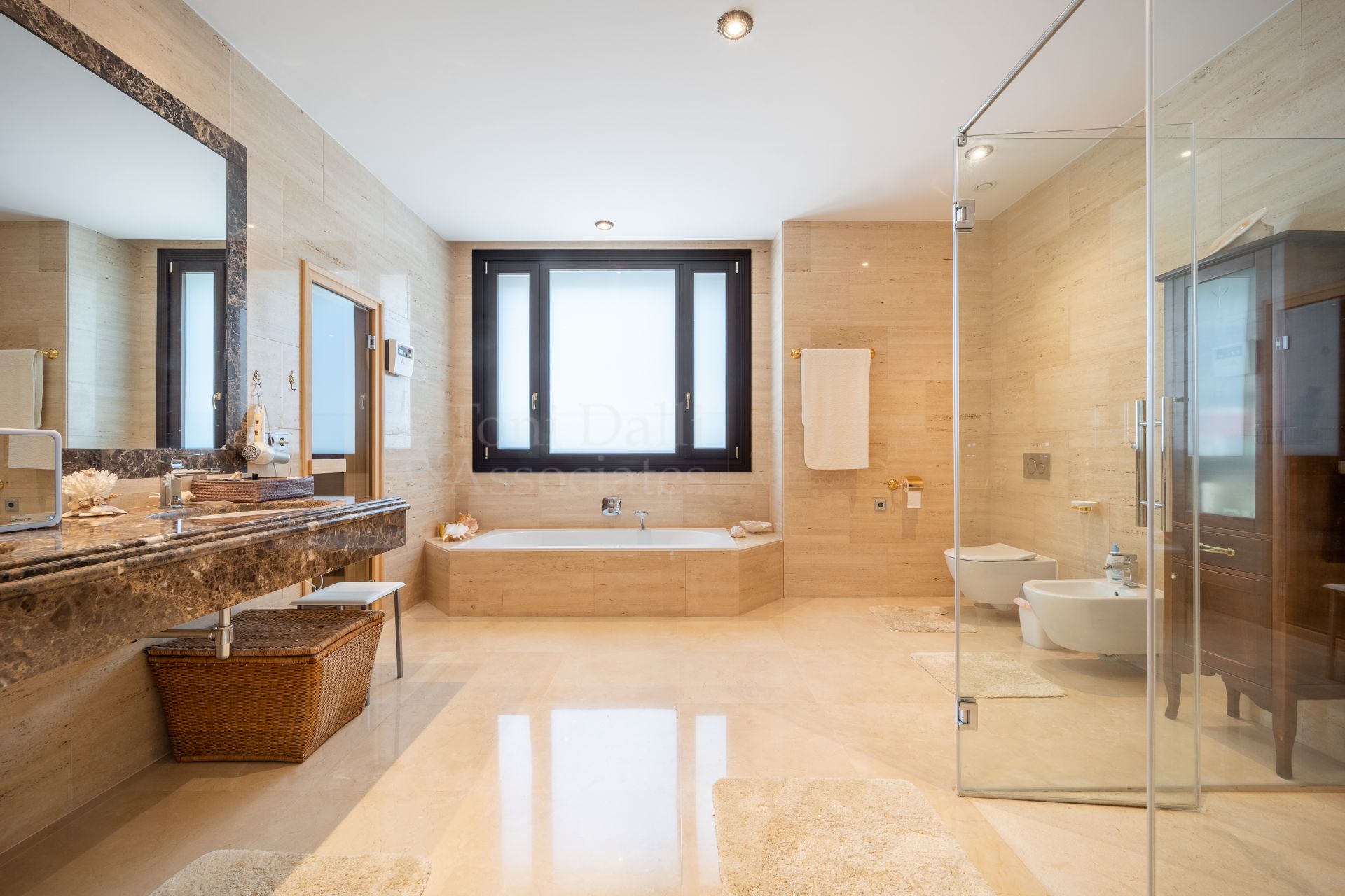 Villa in Casasola, Estepona