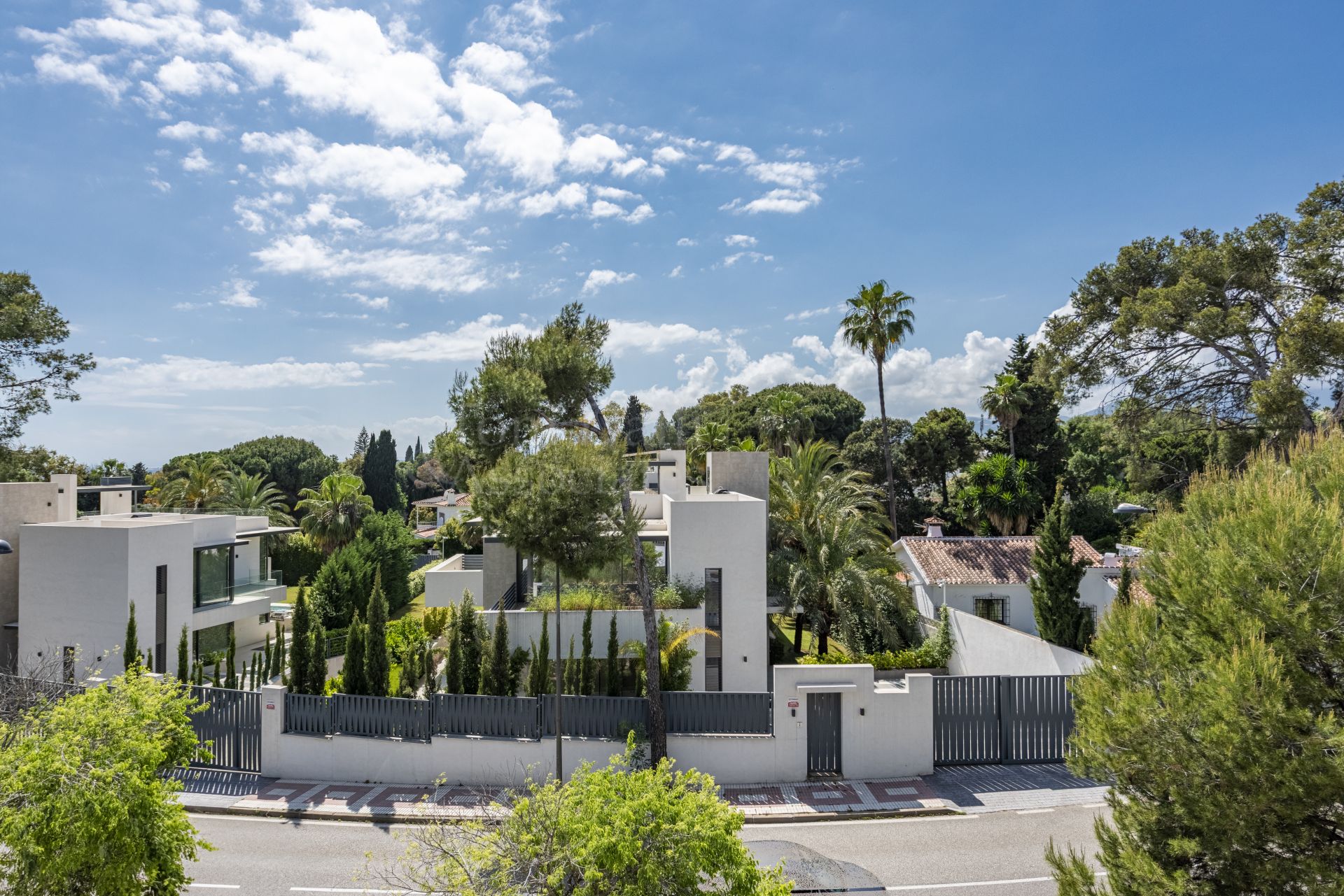 Duplex Penthouse in Los Pinos de Nagüeles, Marbella