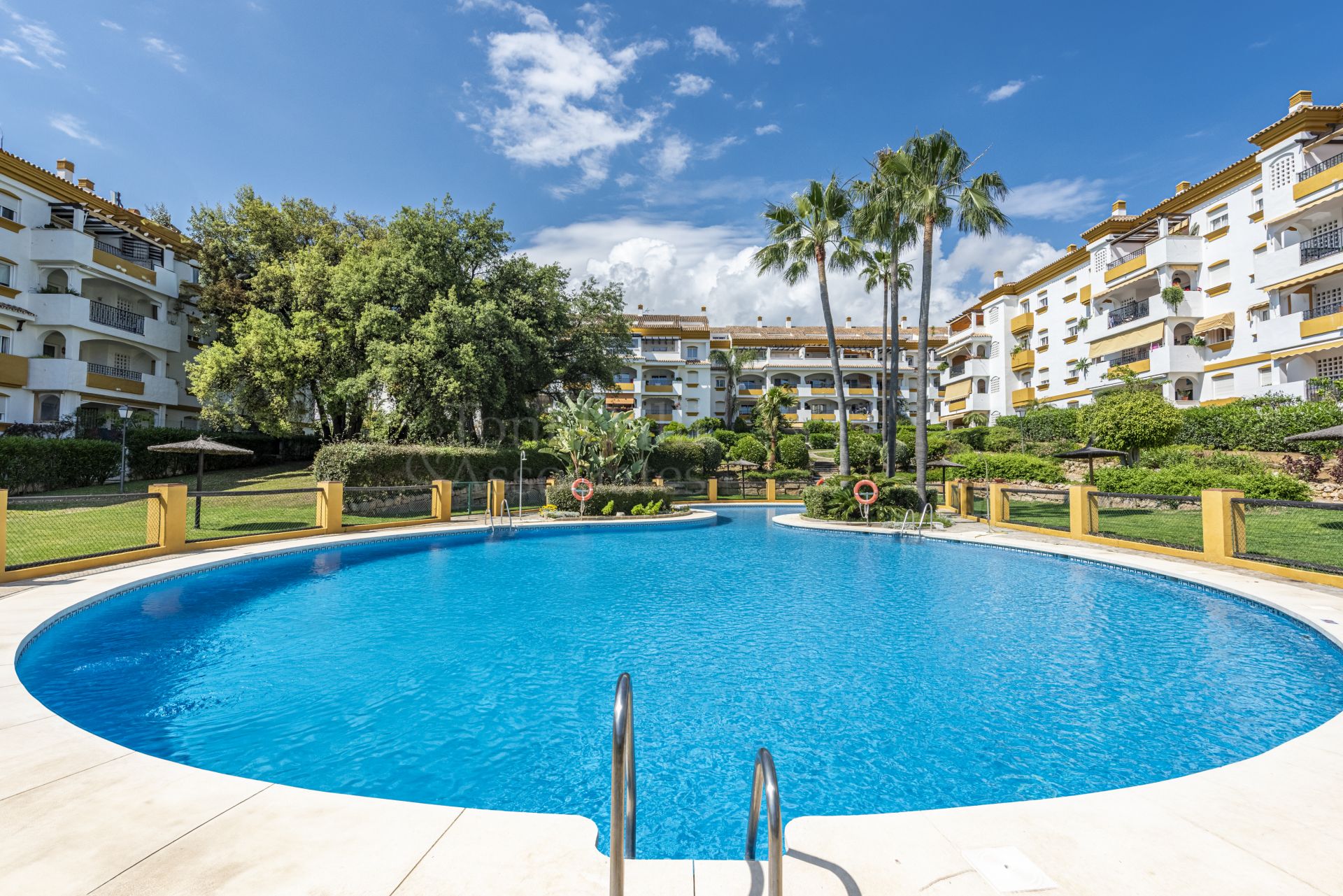 Duplex Penthouse in Los Pinos de Nagüeles, Marbella